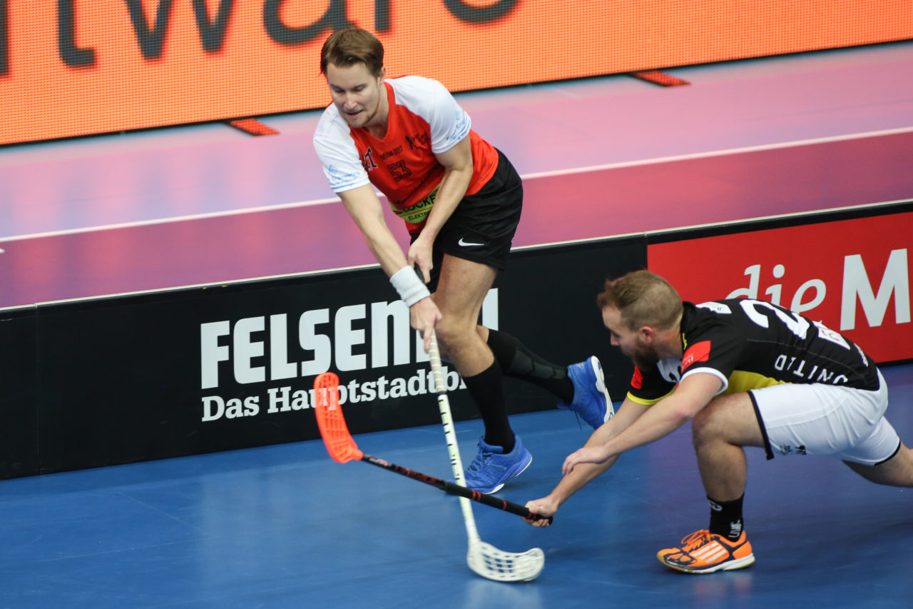 Wankdorfhalle (Bern), 25.02.2017, Unihockey Herren KF Ligacup Final, UHC Nuglar United - UHCevi Gossau, Matthias Baumgartner (Nr. 53, UHCevi Gossau)

(Severin Binkert, unihockey-fotos.ch)

Copyright: Severin Binkert, unihockey-fotos.ch – Dieses Bild wurde durch swiss unihockey lizenziert und darf ausschliesslich auf den Online-Kanälen von swiss unihockey verwendet werden. Die redaktionelle oder kommerzielle Nutzung durch Dritte (Medien, Vereine, Unternehmen oder Privatpersonen) per Download von diesem flickr-Account ist ausgeschlossen. Das Bild kann bei Interesse via unihockey-fotos.ch kostenpflichtig lizenziert werden. unihockey-fotos.ch behält sich vor, fehlbaren Medien, Vereinen, Unternehmen oder Privatpersonen Bilder mit einem Zuschlag in Rechnung zu stellen.