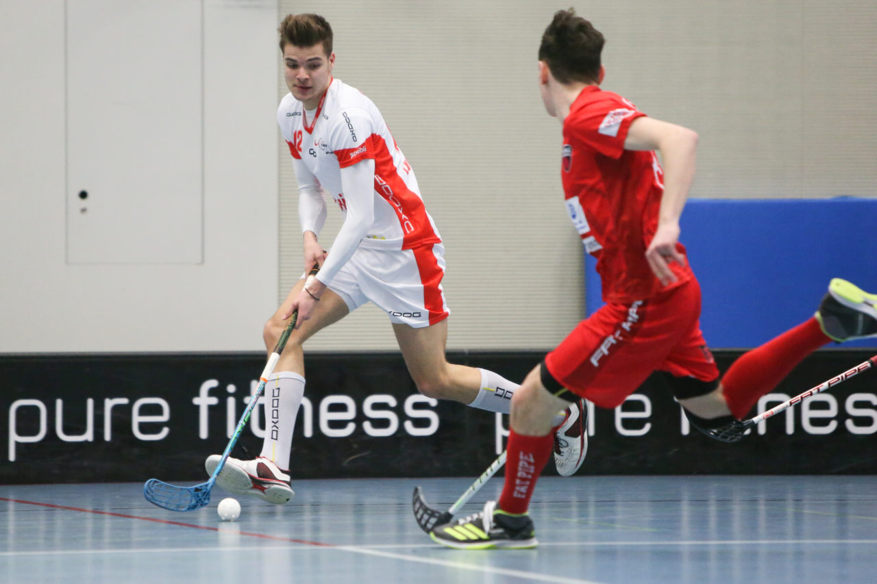 Sporthalle Weissenstein (Bern), 23.09.2016, Unihockey Herren U21 A Playoff Viertelfinal Spiel 5, Floorball Köniz - UHC Uster, Fabio Luchsinger (Nr. 12, UHC Uster)

(Severin Binkert, unihockey-fotos.ch)

Copyright: Severin Binkert, unihockey-fotos.ch – Dieses Bild wurde durch swiss unihockey lizenziert und darf ausschliesslich auf den Online-Kanälen von swiss unihockey verwendet werden. Die redaktionelle oder kommerzielle Nutzung durch Dritte (Medien, Vereine, Unternehmen oder Privatpersonen) per Download von diesem flickr-Account ist ausgeschlossen. Das Bild kann bei Interesse via unihockey-fotos.ch kostenpflichtig lizenziert werden. unihockey-fotos.ch behält sich vor, fehlbaren Medien, Vereinen, Unternehmen oder Privatpersonen Bilder mit einem Zuschlag in Rechnung zu stellen.