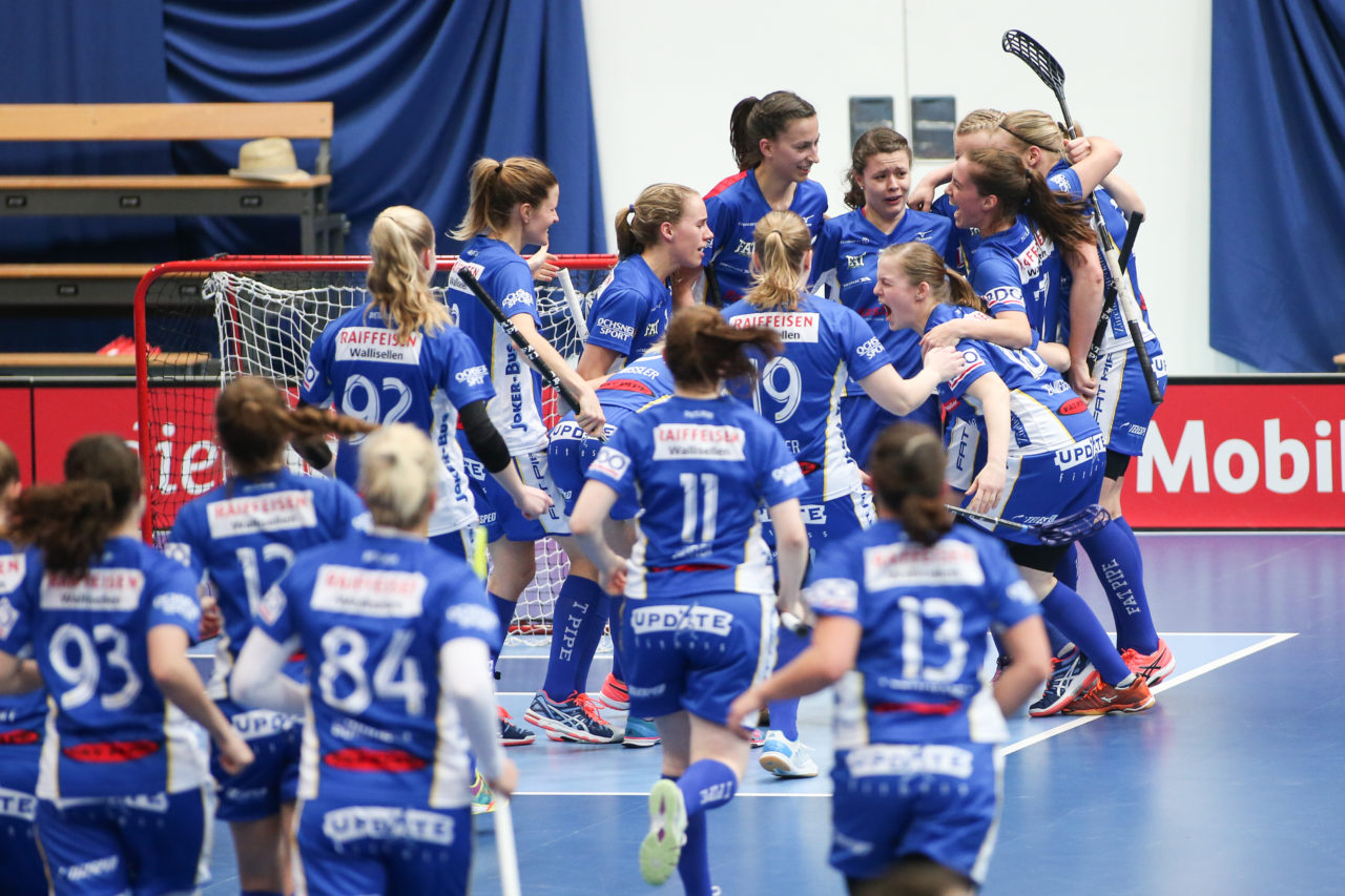 Wankdorfhalle (Bern), 25.02.2017, Unihockey Damen GF Schweizer Cup Final, UHC Dietlikon - Piranha Chur 

(Severin Binkert, unihockey-fotos.ch)

Copyright: Severin Binkert, unihockey-fotos.ch – Dieses Bild wurde durch swiss unihockey lizenziert und darf ausschliesslich auf den Online-Kanälen von swiss unihockey verwendet werden. Die redaktionelle oder kommerzielle Nutzung durch Dritte (Medien, Vereine, Unternehmen oder Privatpersonen) per Download von diesem flickr-Account ist ausgeschlossen. Das Bild kann bei Interesse via unihockey-fotos.ch kostenpflichtig lizenziert werden. unihockey-fotos.ch behält sich vor, fehlbaren Medien, Vereinen, Unternehmen oder Privatpersonen Bilder mit einem Zuschlag in Rechnung zu stellen.