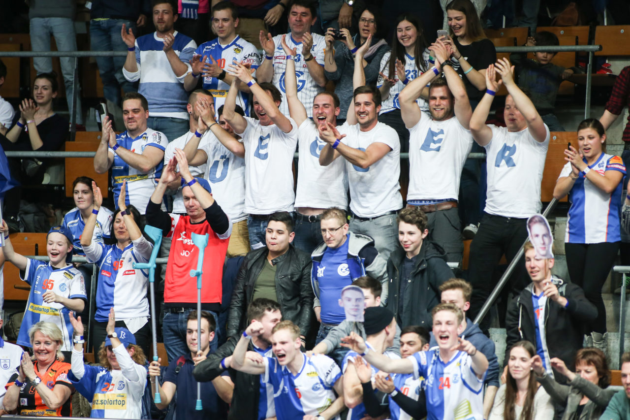 Wankdorfhalle (Bern), 25.02.2017, Unihockey Herren GF Schweizer Cup Final, GC Unihockey - HC Rychenberg Winterthur

(Severin Binkert, unihockey-fotos.ch)

Copyright: Severin Binkert, unihockey-fotos.ch – Dieses Bild wurde durch swiss unihockey lizenziert und darf ausschliesslich auf den Online-Kanälen von swiss unihockey verwendet werden. Die redaktionelle oder kommerzielle Nutzung durch Dritte (Medien, Vereine, Unternehmen oder Privatpersonen) per Download von diesem flickr-Account ist ausgeschlossen. Das Bild kann bei Interesse via unihockey-fotos.ch kostenpflichtig lizenziert werden. unihockey-fotos.ch behält sich vor, fehlbaren Medien, Vereinen, Unternehmen oder Privatpersonen Bilder mit einem Zuschlag in Rechnung zu stellen.