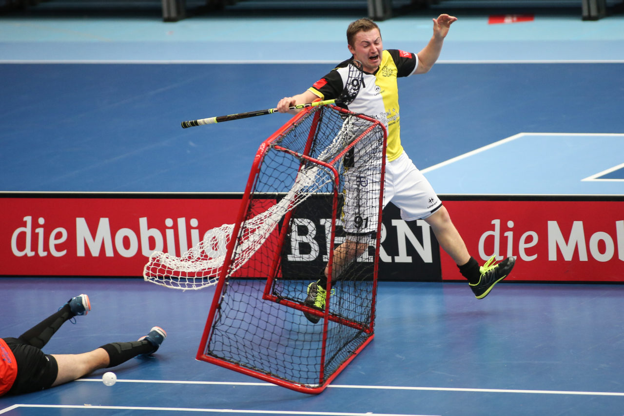 Wankdorfhalle (Bern), 25.02.2017, Unihockey Herren KF Ligacup Final, UHC Nuglar United - UHCevi Gossau, Thomas Voegtli (Nr. 91, UHC Nuglar United)

(Severin Binkert, unihockey-fotos.ch)

Copyright: Severin Binkert, unihockey-fotos.ch – Dieses Bild wurde durch swiss unihockey lizenziert und darf ausschliesslich auf den Online-Kanälen von swiss unihockey verwendet werden. Die redaktionelle oder kommerzielle Nutzung durch Dritte (Medien, Vereine, Unternehmen oder Privatpersonen) per Download von diesem flickr-Account ist ausgeschlossen. Das Bild kann bei Interesse via unihockey-fotos.ch kostenpflichtig lizenziert werden. unihockey-fotos.ch behält sich vor, fehlbaren Medien, Vereinen, Unternehmen oder Privatpersonen Bilder mit einem Zuschlag in Rechnung zu stellen.