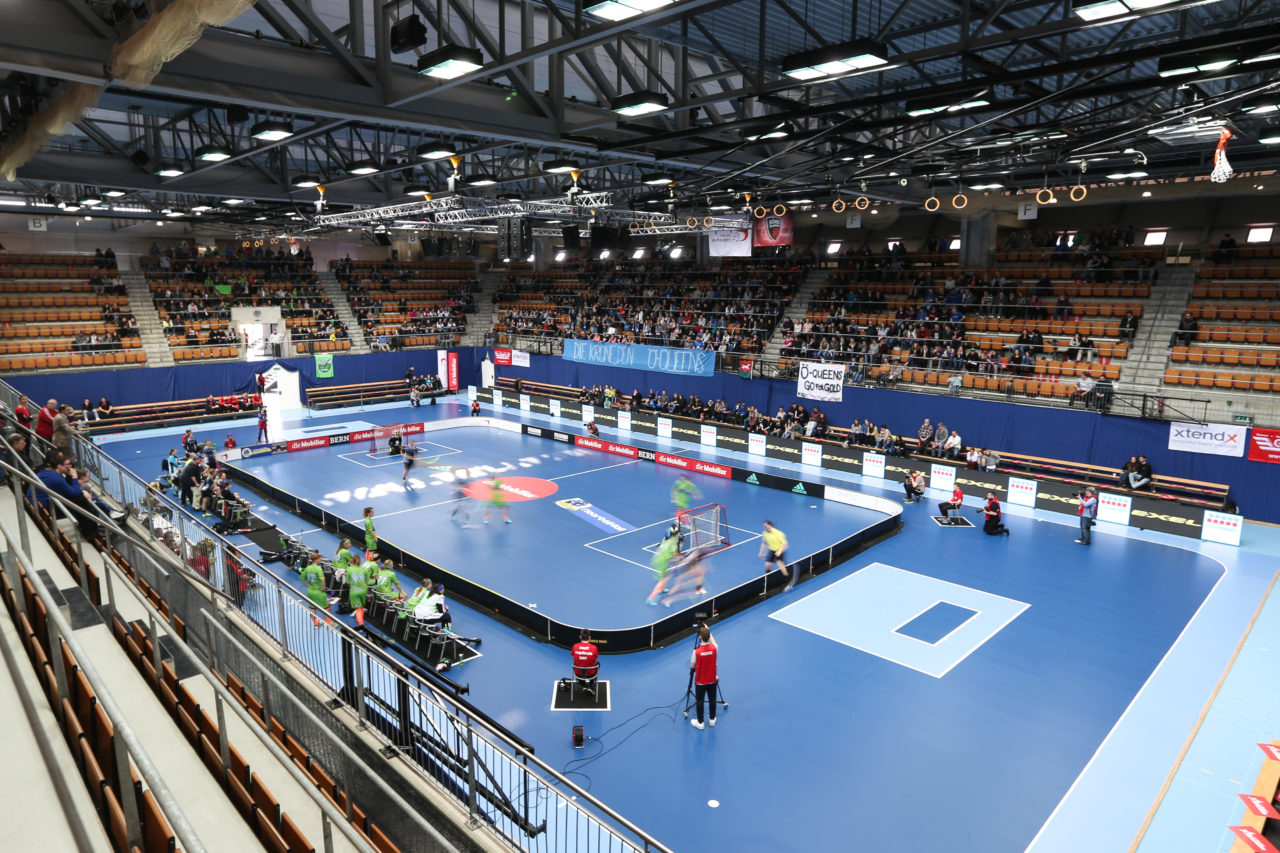 Wankdorfhalle (Bern), 25.02.2017, Unihockey Damen KF Ligacup Final, UHC Oekingen - Unihockey Berner Oberland, Wankdorfhalle

(Severin Binkert, unihockey-fotos.ch)

Copyright: Severin Binkert, unihockey-fotos.ch – Dieses Bild wurde durch swiss unihockey lizenziert und darf ausschliesslich auf den Online-Kanälen von swiss unihockey verwendet werden. Die redaktionelle oder kommerzielle Nutzung durch Dritte (Medien, Vereine, Unternehmen oder Privatpersonen) per Download von diesem flickr-Account ist ausgeschlossen. Das Bild kann bei Interesse via unihockey-fotos.ch kostenpflichtig lizenziert werden. unihockey-fotos.ch behält sich vor, fehlbaren Medien, Vereinen, Unternehmen oder Privatpersonen Bilder mit einem Zuschlag in Rechnung zu stellen.