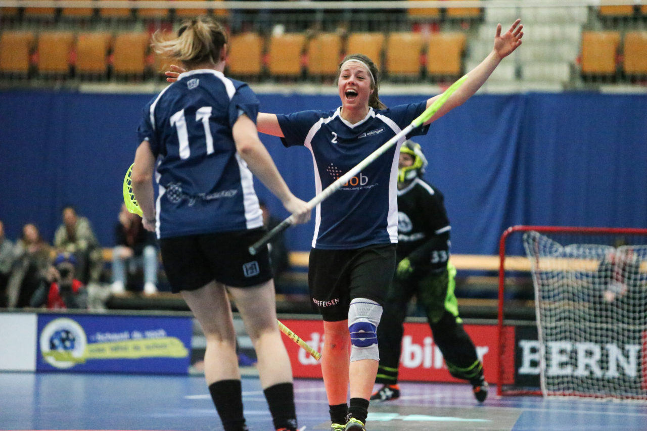 Wankdorfhalle (Bern), 25.02.2017, Unihockey Damen KF Ligacup Final, UHC Oekingen - Unihockey Berner Oberland, Franziska Müller (Nr. 2, UHC Oekingen)

(Severin Binkert, unihockey-fotos.ch)

Copyright: Severin Binkert, unihockey-fotos.ch – Dieses Bild wurde durch swiss unihockey lizenziert und darf ausschliesslich auf den Online-Kanälen von swiss unihockey verwendet werden. Die redaktionelle oder kommerzielle Nutzung durch Dritte (Medien, Vereine, Unternehmen oder Privatpersonen) per Download von diesem flickr-Account ist ausgeschlossen. Das Bild kann bei Interesse via unihockey-fotos.ch kostenpflichtig lizenziert werden. unihockey-fotos.ch behält sich vor, fehlbaren Medien, Vereinen, Unternehmen oder Privatpersonen Bilder mit einem Zuschlag in Rechnung zu stellen.