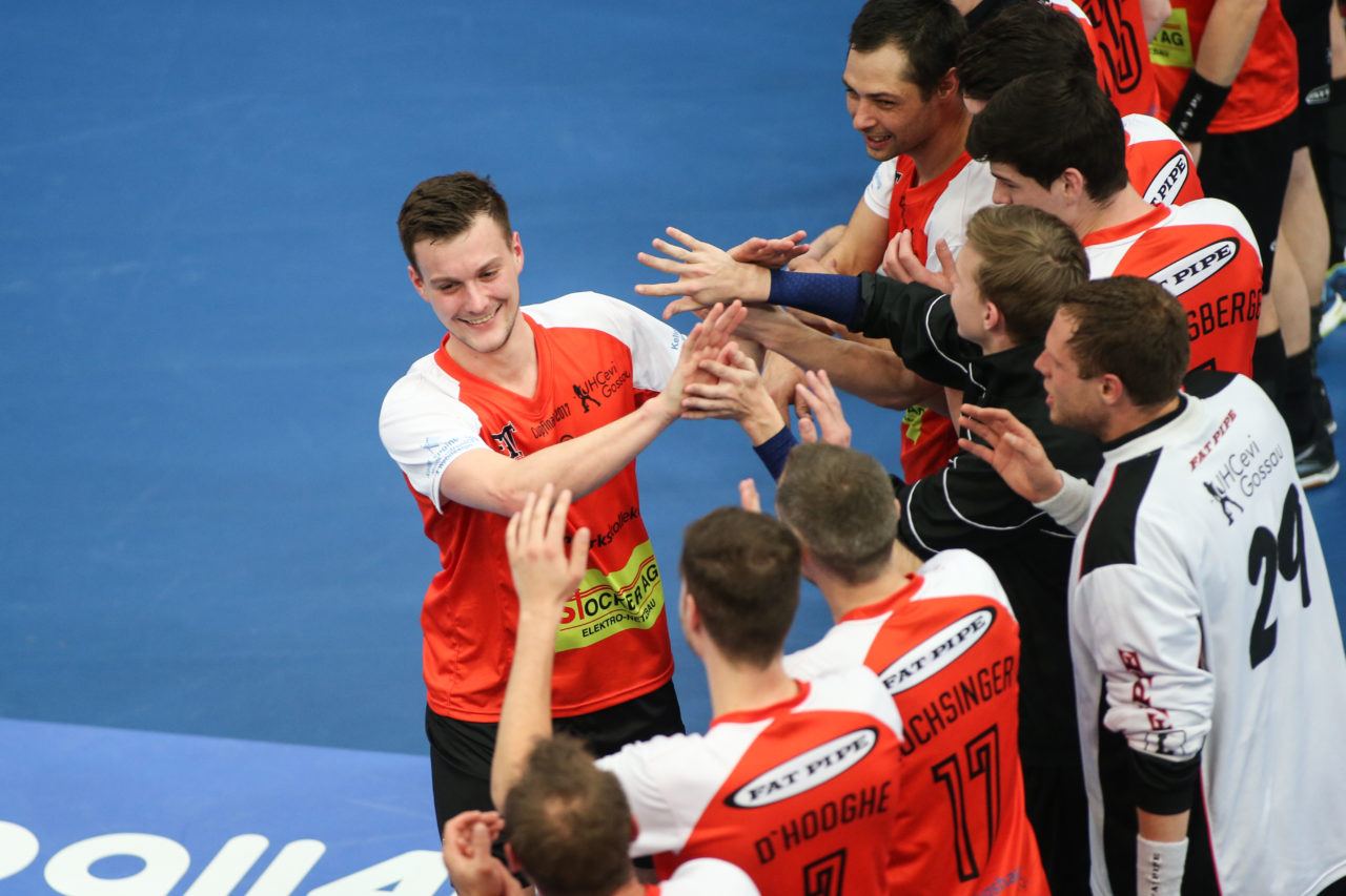 Wankdorfhalle (Bern), 25.02.2017, Unihockey Herren KF Ligacup Final, UHC Nuglar United - UHCevi Gossau, Nicolas Walther (Nr. 39, UHCevi Gossau)

(Severin Binkert, unihockey-fotos.ch)

Copyright: Severin Binkert, unihockey-fotos.ch – Dieses Bild wurde durch swiss unihockey lizenziert und darf ausschliesslich auf den Online-Kanälen von swiss unihockey verwendet werden. Die redaktionelle oder kommerzielle Nutzung durch Dritte (Medien, Vereine, Unternehmen oder Privatpersonen) per Download von diesem flickr-Account ist ausgeschlossen. Das Bild kann bei Interesse via unihockey-fotos.ch kostenpflichtig lizenziert werden. unihockey-fotos.ch behält sich vor, fehlbaren Medien, Vereinen, Unternehmen oder Privatpersonen Bilder mit einem Zuschlag in Rechnung zu stellen.