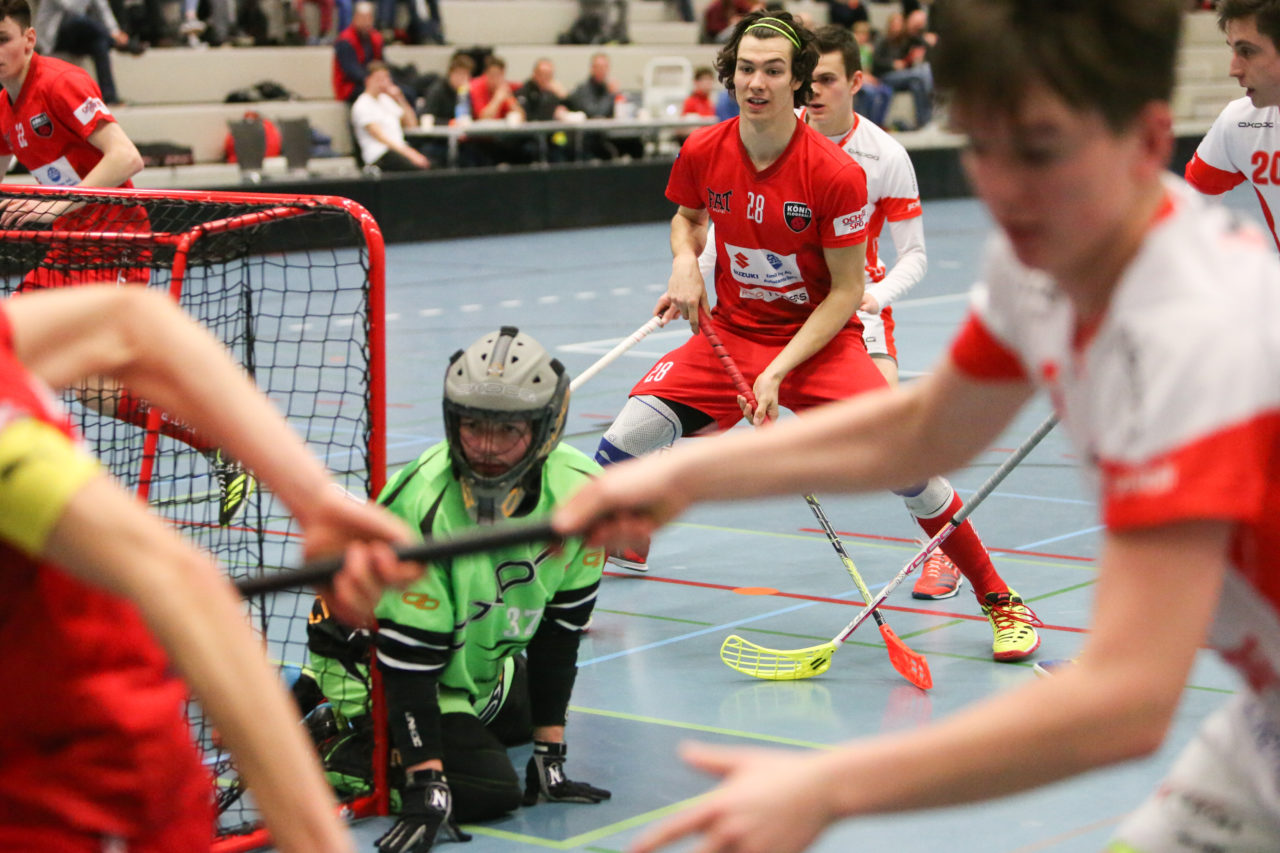 Sporthalle Weissenstein (Bern), 23.09.2016, Unihockey Herren U21 A Playoff Viertelfinal Spiel 5, Floorball Köniz - UHC Uster, Silvan Oester (Nr. 28, Floorball Köniz)

(Severin Binkert, unihockey-fotos.ch)

Copyright: Severin Binkert, unihockey-fotos.ch – Dieses Bild wurde durch swiss unihockey lizenziert und darf ausschliesslich auf den Online-Kanälen von swiss unihockey verwendet werden. Die redaktionelle oder kommerzielle Nutzung durch Dritte (Medien, Vereine, Unternehmen oder Privatpersonen) per Download von diesem flickr-Account ist ausgeschlossen. Das Bild kann bei Interesse via unihockey-fotos.ch kostenpflichtig lizenziert werden. unihockey-fotos.ch behält sich vor, fehlbaren Medien, Vereinen, Unternehmen oder Privatpersonen Bilder mit einem Zuschlag in Rechnung zu stellen.