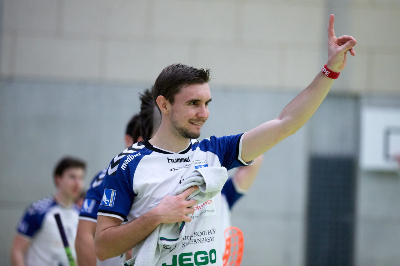 Zug United Herren NLB 
Zug United - UHC Sarganserland 8 : 4 
am 12. Februar 2017 in der Sporthalle Dormatt in Rotkreuz. Zug United schliesst die Qualifikation mit einer Niederlage gegen den UHC Sarganserland und 21 Siegen und 63 Punkten als Qualifikationssieger ab. 
Bild: Michael Peter