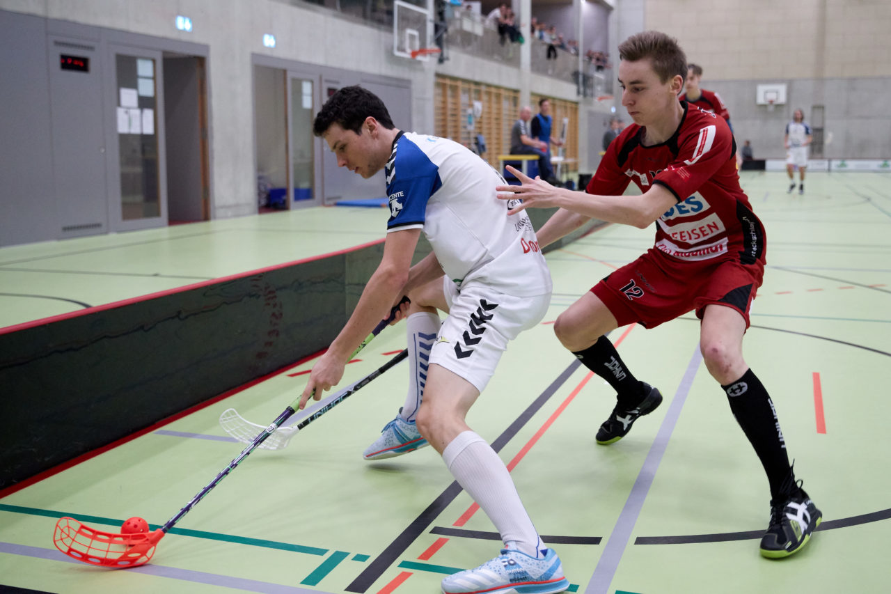 Zug United Herren NLB 
Zug United - UHC Sarganserland 8 : 4 
am 12. Februar 2017 in der Sporthalle Dormatt in Rotkreuz. Zug United schliesst die Qualifikation mit einer Niederlage gegen den UHC Sarganserland und 21 Siegen und 63 Punkten als Qualifikationssieger ab. 
Bild: Michael Peter