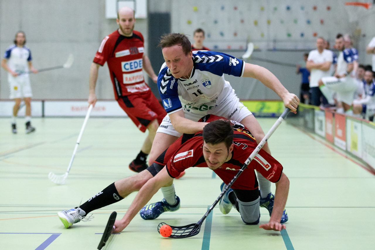 Zug United Herren NLB 
Zug United - UHC Sarganserland 8 : 4 
am 12. Februar 2017 in der Sporthalle Dormatt in Rotkreuz. Zug United schliesst die Qualifikation mit einer Niederlage gegen den UHC Sarganserland und 21 Siegen und 63 Punkten als Qualifikationssieger ab. 
Bild: Michael Peter