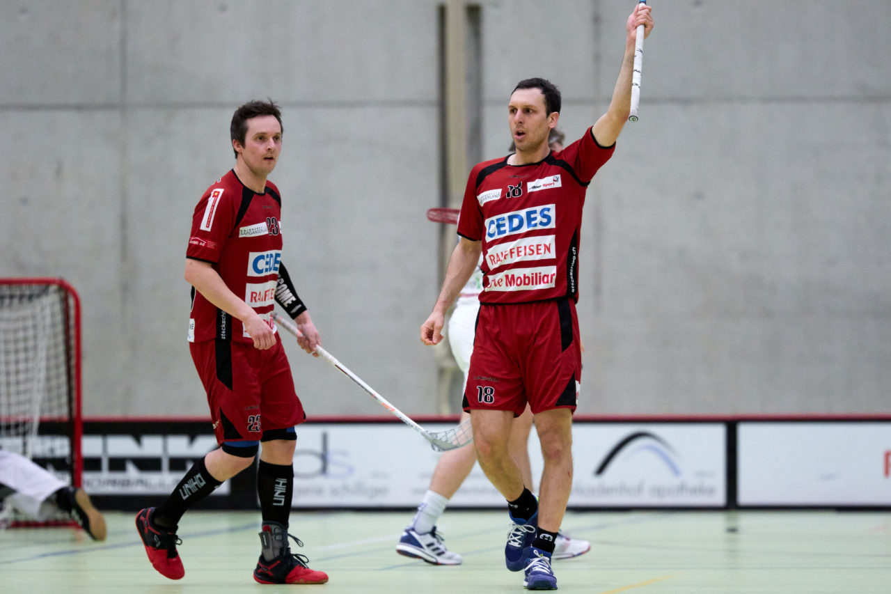 Zug United Herren NLB 
Zug United - UHC Sarganserland 8 : 4 
am 12. Februar 2017 in der Sporthalle Dormatt in Rotkreuz. Zug United schliesst die Qualifikation mit einer Niederlage gegen den UHC Sarganserland und 21 Siegen und 63 Punkten als Qualifikationssieger ab. 
Bild: Michael Peter