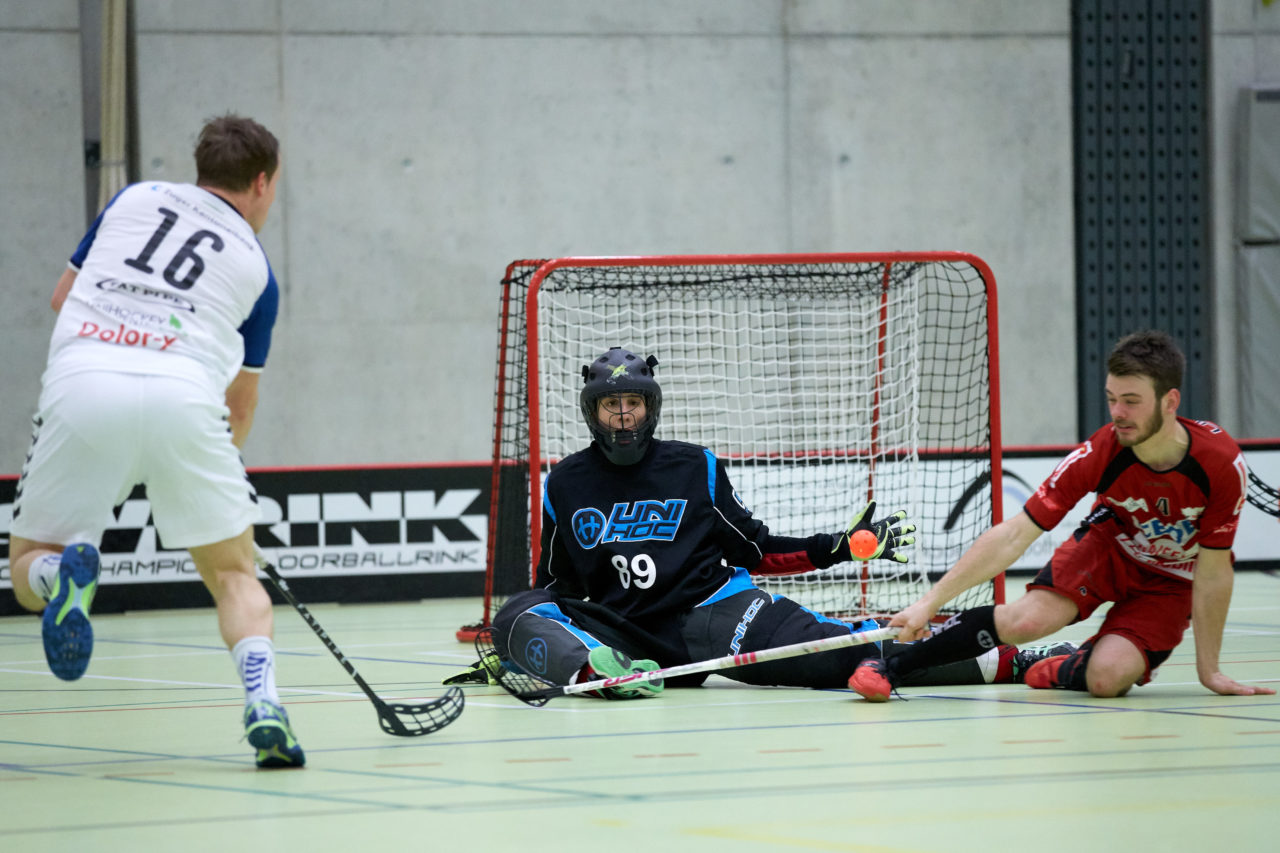 Zug United Herren NLB 
Zug United - UHC Sarganserland 8 : 4 
am 12. Februar 2017 in der Sporthalle Dormatt in Rotkreuz. Zug United schliesst die Qualifikation mit einer Niederlage gegen den UHC Sarganserland und 21 Siegen und 63 Punkten als Qualifikationssieger ab. 
Bild: Michael Peter