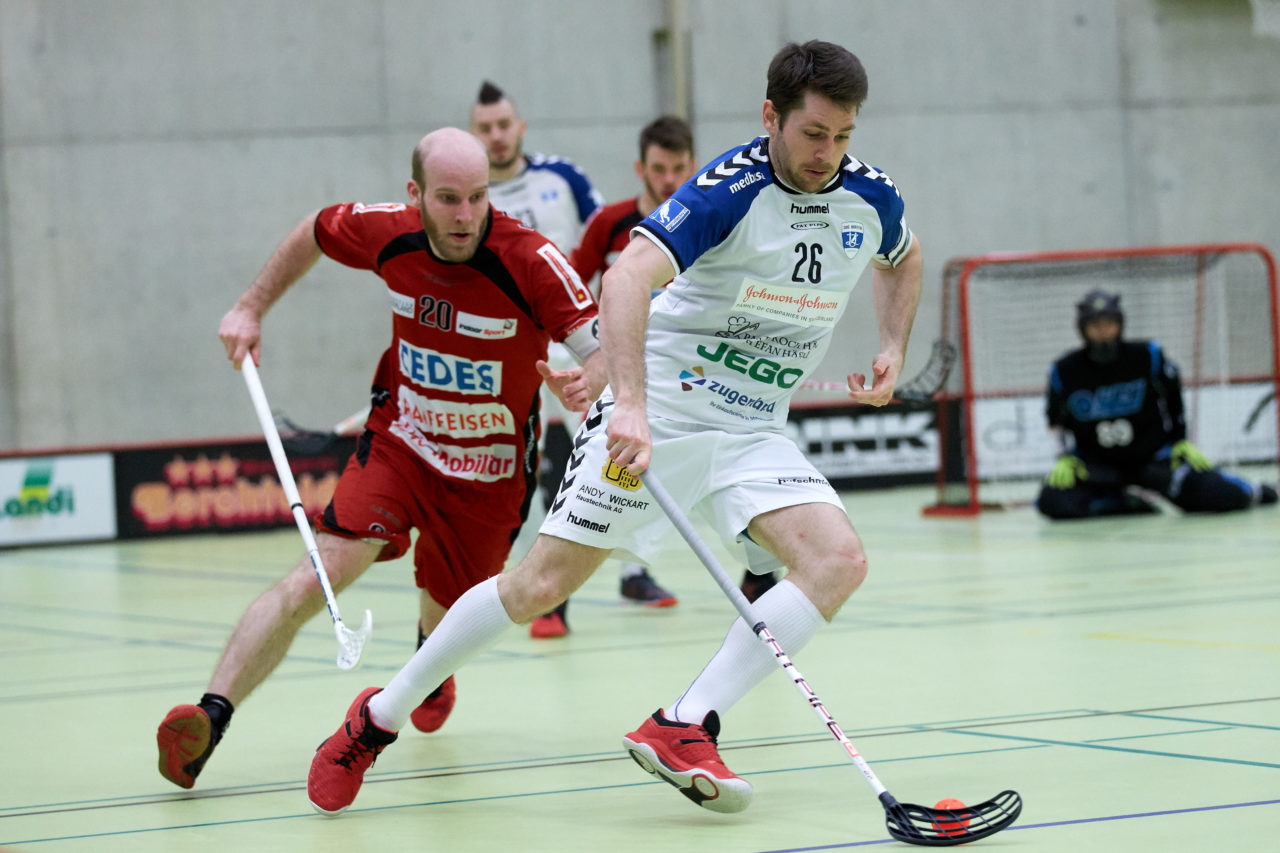 Zug United Herren NLB 
Zug United - UHC Sarganserland 8 : 4 
am 12. Februar 2017 in der Sporthalle Dormatt in Rotkreuz. Zug United schliesst die Qualifikation mit einer Niederlage gegen den UHC Sarganserland und 21 Siegen und 63 Punkten als Qualifikationssieger ab. 
Bild: Michael Peter