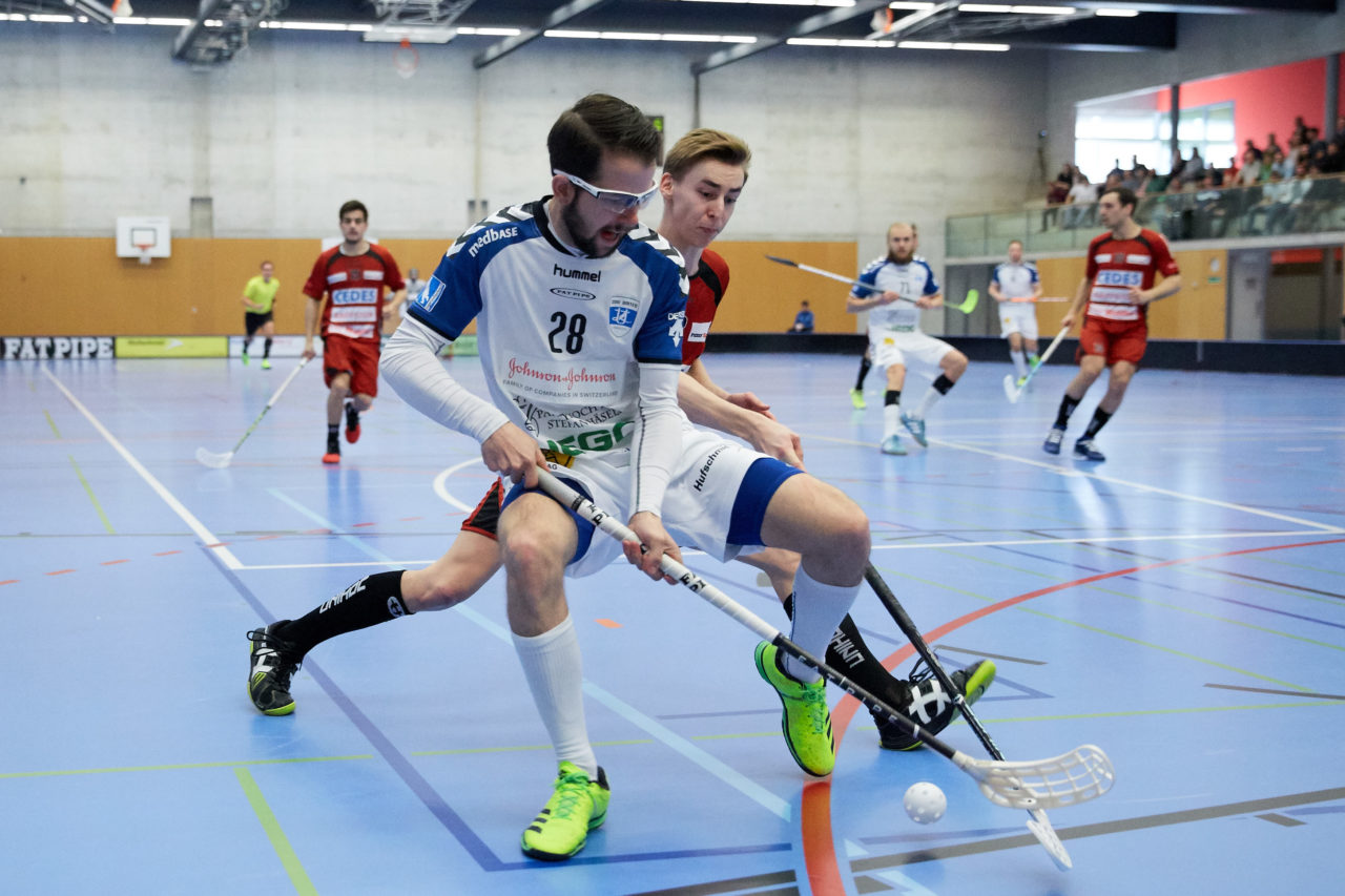 Zug United Herren NLB Playoff-Halbfinal  
Zug United - UHC Sarganserland  Resultat 9 : 2 
am 11. März 2017 in der Sporthalle Schönenbühl in Unterägeri 
Bild: Michael Peter