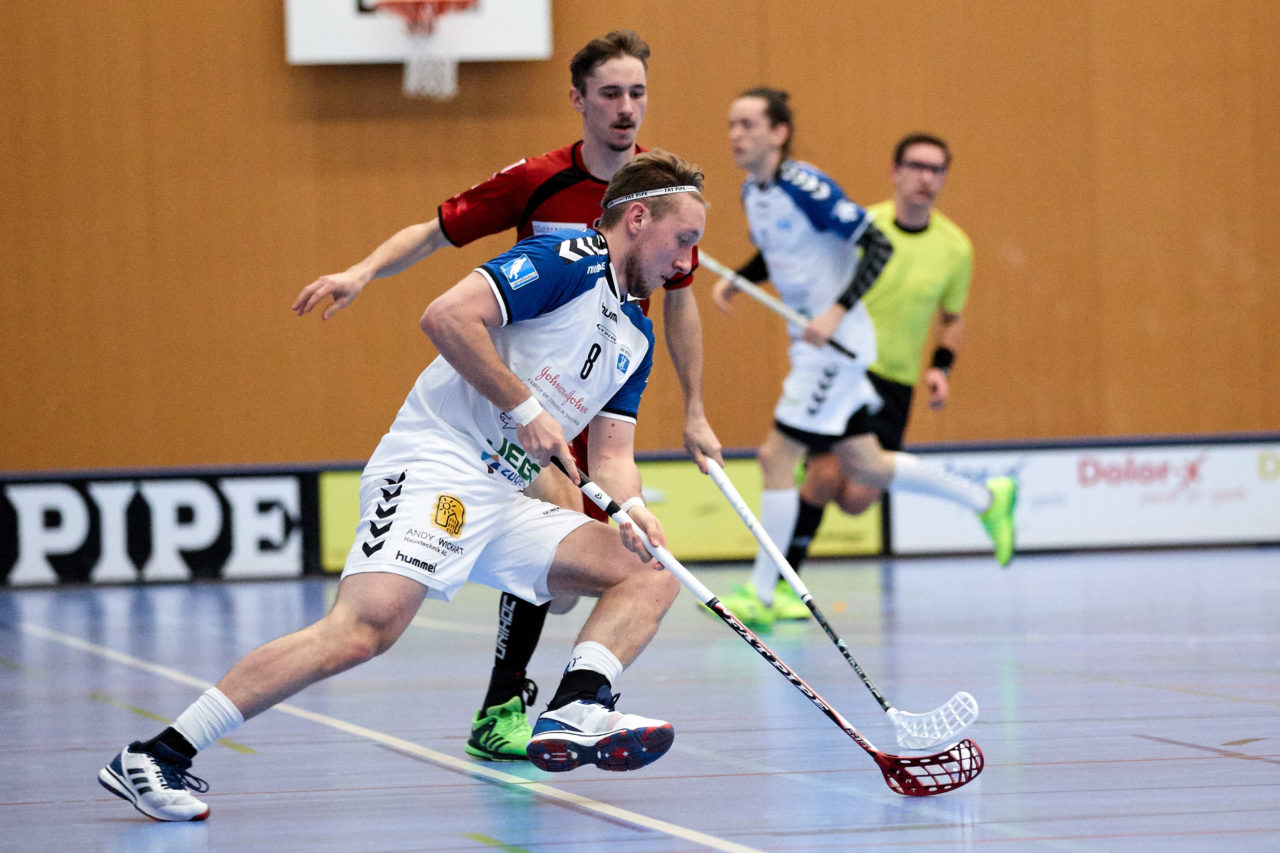 Zug United Herren NLB Playoff-Halbfinal  
Zug United - UHC Sarganserland  Resultat 9 : 2 
am 11. März 2017 in der Sporthalle Schönenbühl in Unterägeri 
Bild: Michael Peter