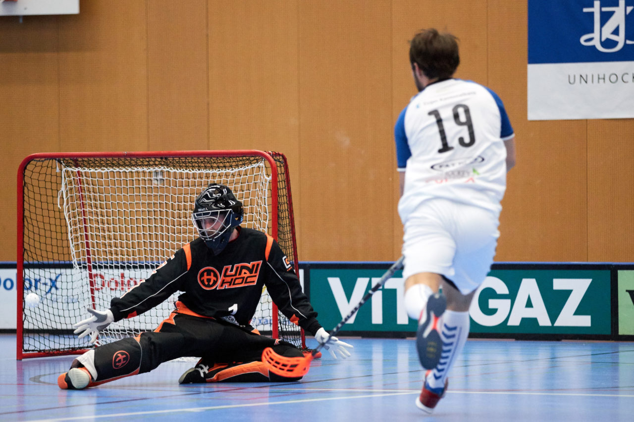 Zug United Herren NLB Playoff-Halbfinal  
Zug United - UHC Sarganserland  Resultat 9 : 2 
am 11. März 2017 in der Sporthalle Schönenbühl in Unterägeri 
Bild: Michael Peter