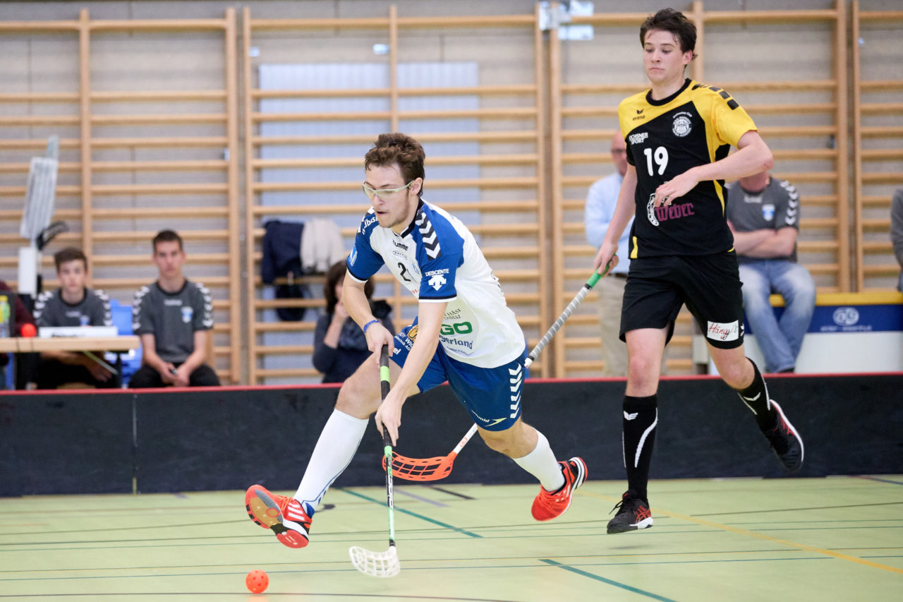 Zug United Junioren U21B Aufstiegsspiele U21A 
Zug United - Iron Marmots Davos-Klosters Resultat 7 : 4 
am 18. März 2017 in der Sporthalle Dorfmatt in Rotkreuz 
Zug United gewinnt die Aufstiegsspiele mit 3 : 0 und steigt in die höchste Liga U21A auf. Bild: Michael Peter