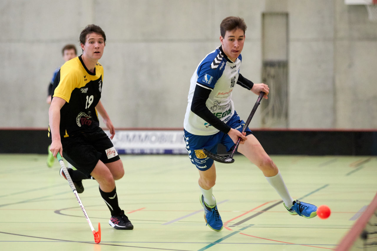 Zug United Junioren U21B Aufstiegsspiele U21A 
Zug United - Iron Marmots Davos-Klosters Resultat 7 : 4 
am 18. März 2017 in der Sporthalle Dorfmatt in Rotkreuz 
Zug United gewinnt die Aufstiegsspiele mit 3 : 0 und steigt in die höchste Liga U21A auf. Bild: Michael Peter