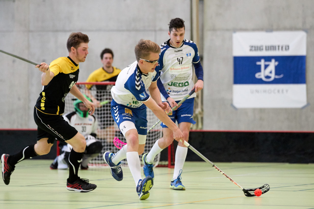 Zug United Junioren U21B Aufstiegsspiele U21A 
Zug United - Iron Marmots Davos-Klosters Resultat 7 : 4 
am 18. März 2017 in der Sporthalle Dorfmatt in Rotkreuz 
Zug United gewinnt die Aufstiegsspiele mit 3 : 0 und steigt in die höchste Liga U21A auf. Bild: Michael Peter