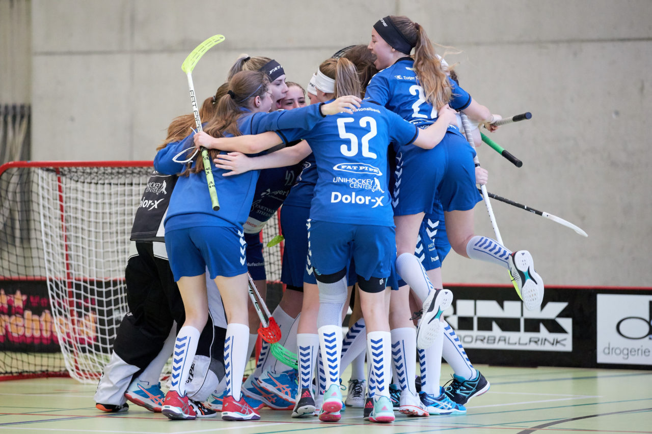 Zug United Juniorinnen U21B Aufstiegsspiele U21A 
Zug United - Red Ants Rychenberg Winterthur Resultat 6 : 5 
am 18. März 2017 in der Sporthalle Dorfmatt in Rotkreuz 
Bild: Michael Peter
