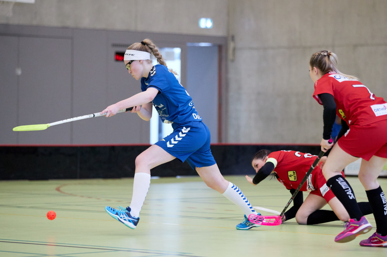 Zug United Juniorinnen U21B Aufstiegsspiele U21A 
Zug United - Red Ants Rychenberg Winterthur Resultat 6 : 5 
am 18. März 2017 in der Sporthalle Dorfmatt in Rotkreuz 
Bild: Michael Peter