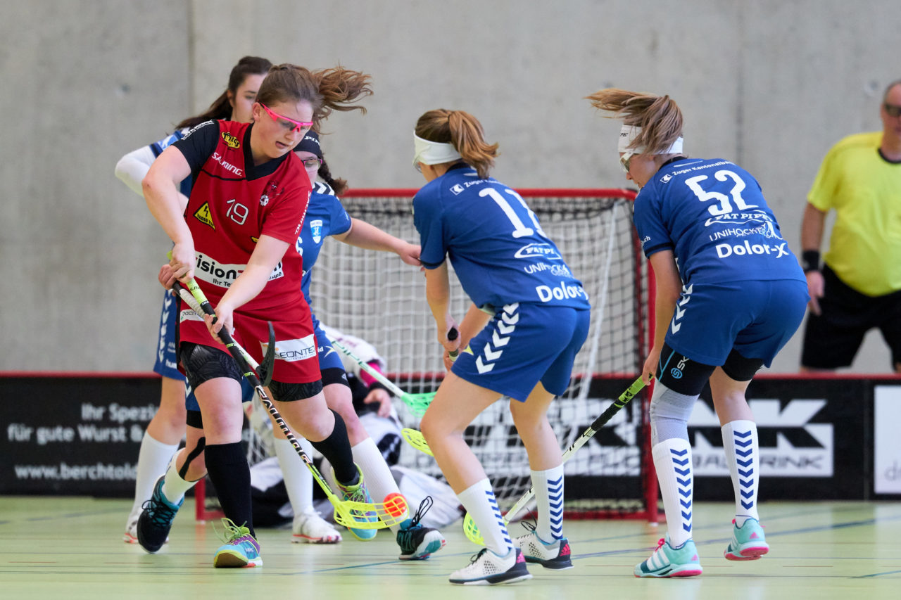 Zug United Juniorinnen U21B Aufstiegsspiele U21A 
Zug United - Red Ants Rychenberg Winterthur Resultat 6 : 5 
am 18. März 2017 in der Sporthalle Dorfmatt in Rotkreuz 
Bild: Michael Peter