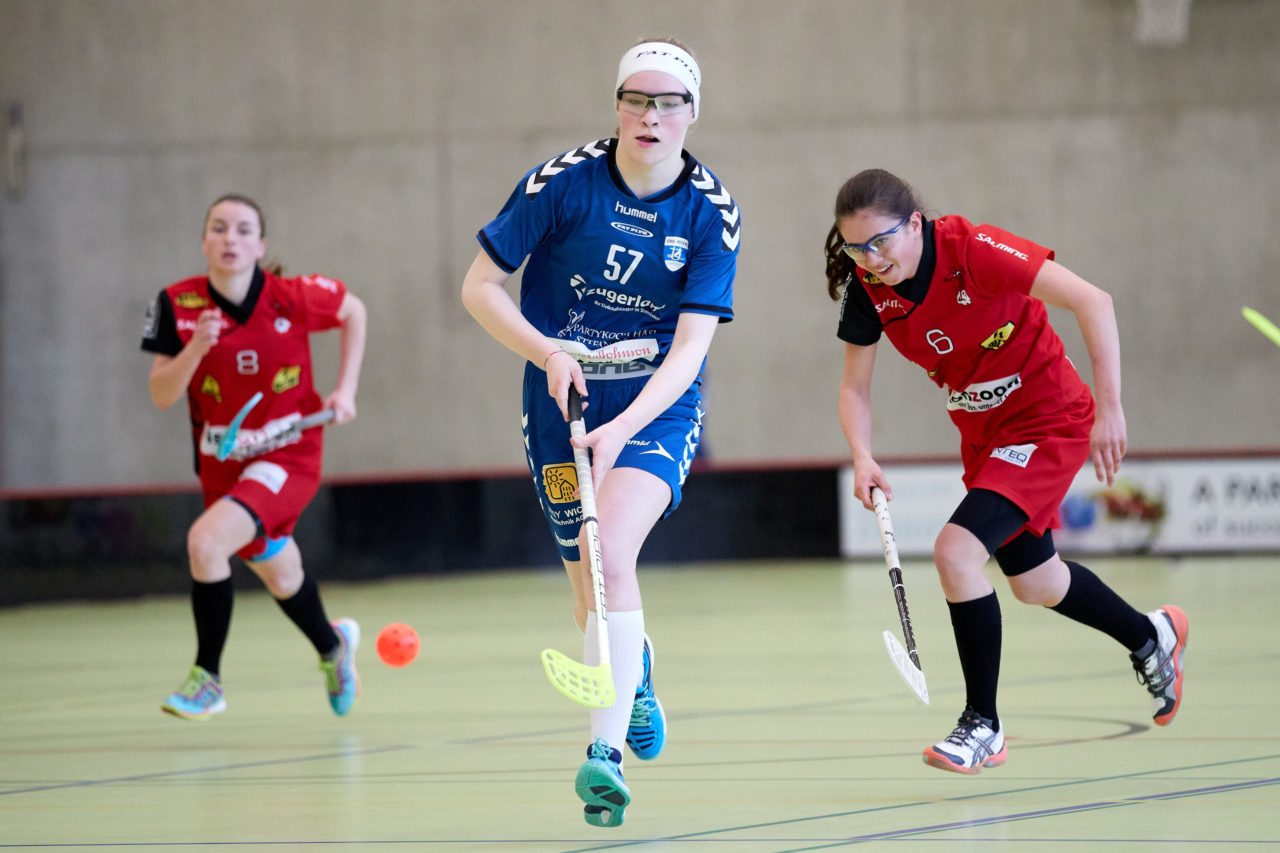 Zug United Juniorinnen U21B Aufstiegsspiele U21A 
Zug United - Red Ants Rychenberg Winterthur Resultat 6 : 5 
am 18. März 2017 in der Sporthalle Dorfmatt in Rotkreuz 
Bild: Michael Peter