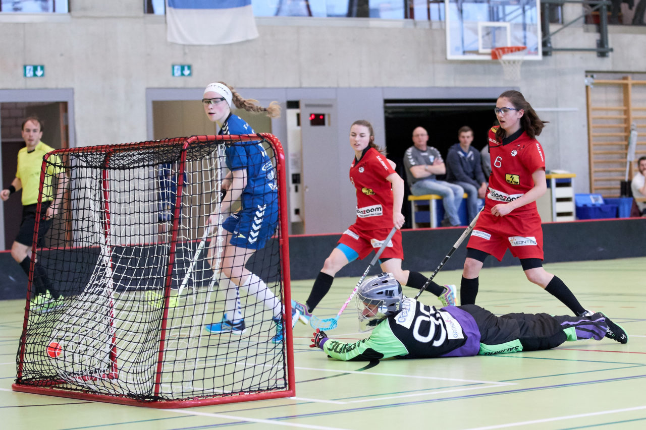 Zug United Juniorinnen U21B Aufstiegsspiele U21A 
Zug United - Red Ants Rychenberg Winterthur Resultat 6 : 5 
am 18. März 2017 in der Sporthalle Dorfmatt in Rotkreuz 
Bild: Michael Peter