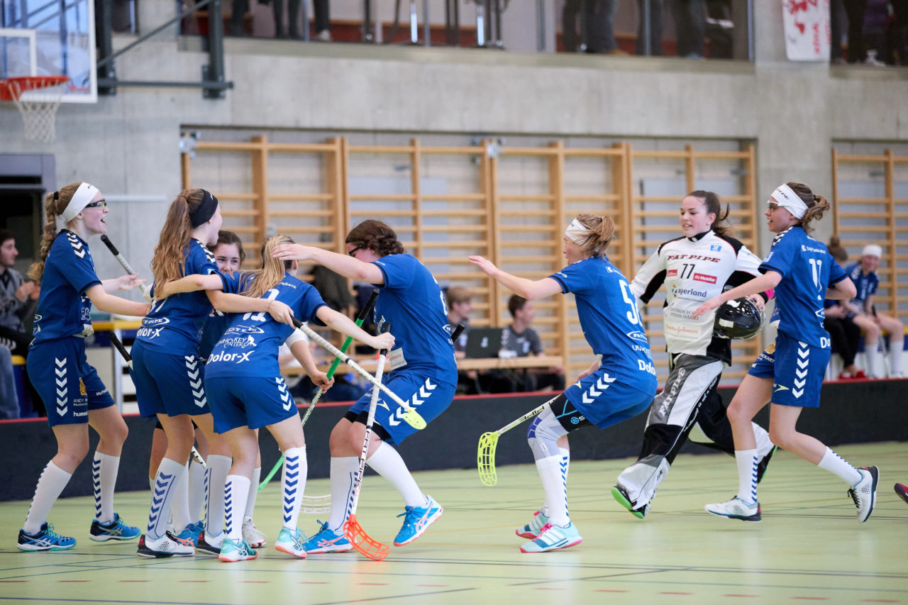 Zug United Juniorinnen U21B Aufstiegsspiele U21A 
Zug United - Red Ants Rychenberg Winterthur Resultat 6 : 5 
am 18. März 2017 in der Sporthalle Dorfmatt in Rotkreuz 
Bild: Michael Peter