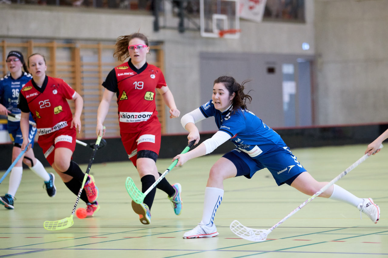 Zug United Juniorinnen U21B Aufstiegsspiele U21A 
Zug United - Red Ants Rychenberg Winterthur Resultat 6 : 5 
am 18. März 2017 in der Sporthalle Dorfmatt in Rotkreuz 
Bild: Michael Peter