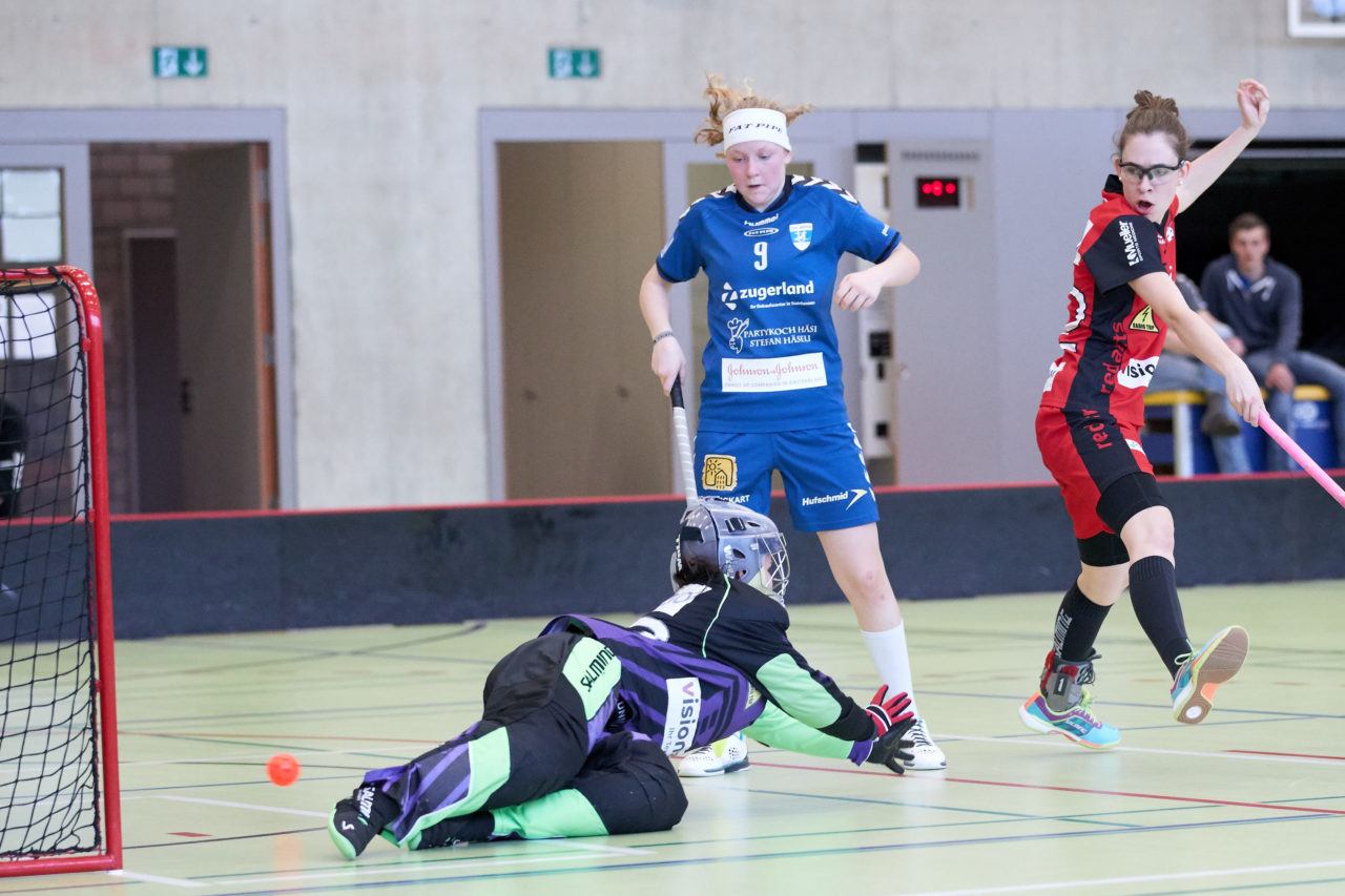 Zug United Juniorinnen U21B Aufstiegsspiele U21A 
Zug United - Red Ants Rychenberg Winterthur Resultat 6 : 5 
am 18. März 2017 in der Sporthalle Dorfmatt in Rotkreuz 
Bild: Michael Peter
