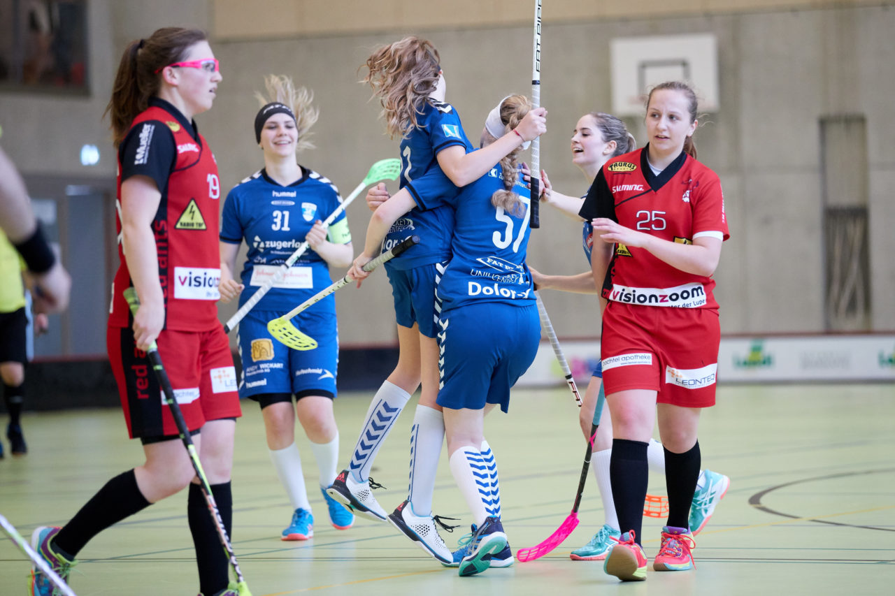 Zug United Juniorinnen U21B Aufstiegsspiele U21A 
Zug United - Red Ants Rychenberg Winterthur Resultat 6 : 5 
am 18. März 2017 in der Sporthalle Dorfmatt in Rotkreuz 
Bild: Michael Peter