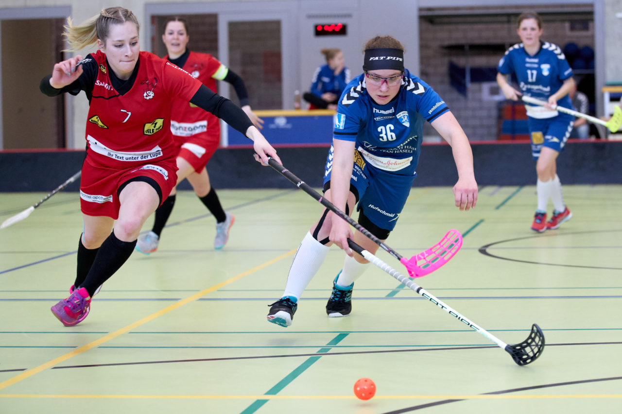 Zug United Juniorinnen U21B Aufstiegsspiele U21A 
Zug United - Red Ants Rychenberg Winterthur Resultat 6 : 5 
am 18. März 2017 in der Sporthalle Dorfmatt in Rotkreuz 
Bild: Michael Peter