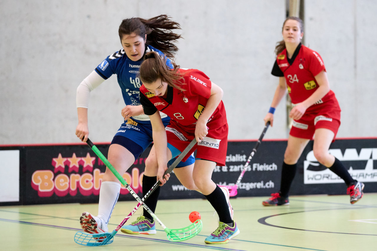 Zug United Juniorinnen U21B Aufstiegsspiele U21A 
Zug United - Red Ants Rychenberg Winterthur Resultat 6 : 5 
am 18. März 2017 in der Sporthalle Dorfmatt in Rotkreuz 
Bild: Michael Peter