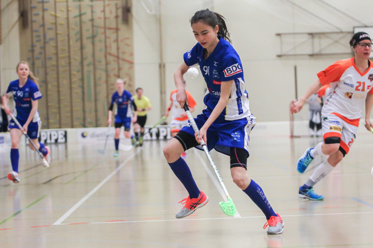 Hüenerweid (Dietlikon), 18.03.2017, Unihockey Damen NLA Playoff  Spiel 3, UHC Dietlikon - Aergera Giffers, Linda Eisenegger (Nr. 91, UHC Dietlikon)

(Claudio Schwarz, unihockey-fotos.ch)

Copyright: Claudio Schwarz, unihockey-fotos.ch – Dieses Bild wurde durch swiss unihockey lizenziert und darf ausschliesslich auf den Online-Kanälen von swiss unihockey verwendet werden. Die redaktionelle oder kommerzielle Nutzung durch Dritte (Medien, Vereine, Unternehmen oder Privatpersonen) per Download von diesem flickr-Account ist ausgeschlossen. Das Bild kann bei Interesse via unihockey-fotos.ch kostenpflichtig lizenziert werden. unihockey-fotos.ch behält sich vor, fehlbaren Medien, Vereinen, Unternehmen oder Privatpersonen Bilder mit einem Zuschlag in Rechnung zu stellen.