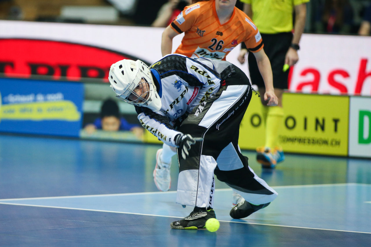 SWISS Arena (Kloten), 22.04.2017, Unihockey Damen Superfinal, UHC Dietlikon - piranha chur, Monika Schmid (Nr. 29, UHC Dietlikon)

(Severin Binkert, unihockey-fotos.ch)

Copyright: Severin Binkert, unihockey-fotos.ch – Dieses Bild wurde durch swiss unihockey lizenziert und darf ausschliesslich auf den Online-Kanälen von swiss unihockey verwendet werden. Die redaktionelle oder kommerzielle Nutzung durch Dritte (Medien, Vereine, Unternehmen oder Privatpersonen) per Download von diesem flickr-Account ist ausgeschlossen. Das Bild kann bei Interesse via unihockey-fotos.ch kostenpflichtig lizenziert werden. unihockey-fotos.ch behält sich vor, fehlbaren Medien, Vereinen, Unternehmen oder Privatpersonen Bilder mit einem Zuschlag in Rechnung zu stellen.