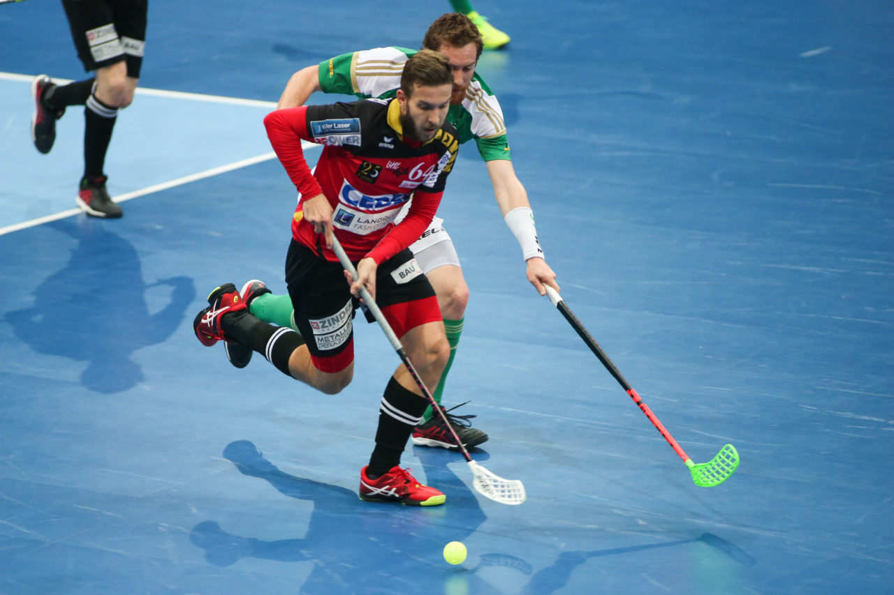 SWISS Arena (Kloten), 22.04.2017, Unihockey Herren Superfinal, SV Wiler-Ersigen - UHC Alligator Malans, Lukas Veltsmid (Nr. 64, UHC Alligator Malans)

(Severin Binkert, unihockey-fotos.ch)

Copyright: Severin Binkert, unihockey-fotos.ch – Dieses Bild wurde durch swiss unihockey lizenziert und darf ausschliesslich auf den Online-Kanälen von swiss unihockey verwendet werden. Die redaktionelle oder kommerzielle Nutzung durch Dritte (Medien, Vereine, Unternehmen oder Privatpersonen) per Download von diesem flickr-Account ist ausgeschlossen. Das Bild kann bei Interesse via unihockey-fotos.ch kostenpflichtig lizenziert werden. unihockey-fotos.ch behält sich vor, fehlbaren Medien, Vereinen, Unternehmen oder Privatpersonen Bilder mit einem Zuschlag in Rechnung zu stellen.