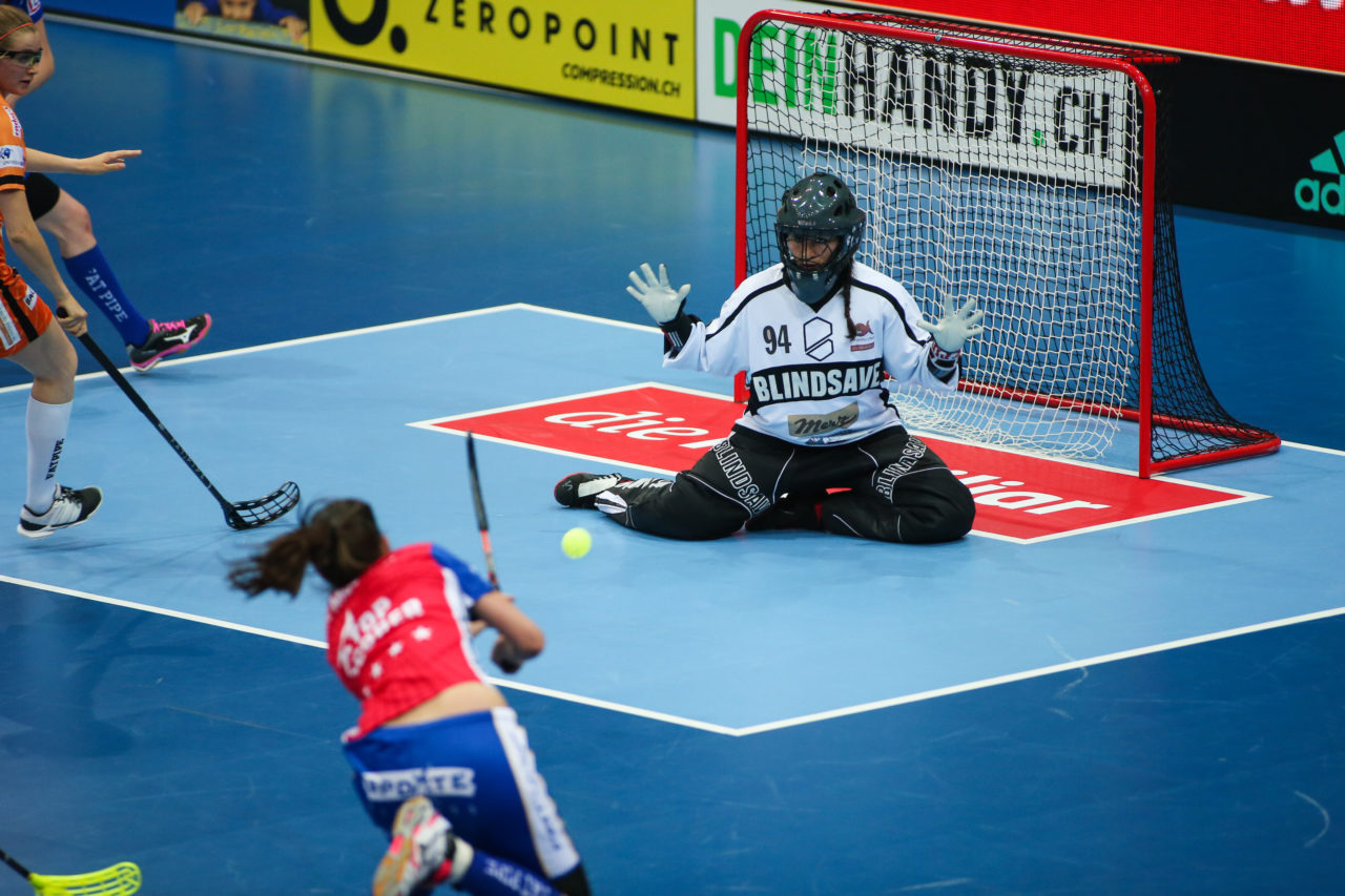 SWISS Arena (Kloten), 22.04.2017, Unihockey Damen Superfinal, UHC Dietlikon - piranha chur, Lara Heini (Nr. 94, piranha chur)

(Severin Binkert, unihockey-fotos.ch)

Copyright: Severin Binkert, unihockey-fotos.ch – Dieses Bild wurde durch swiss unihockey lizenziert und darf ausschliesslich auf den Online-Kanälen von swiss unihockey verwendet werden. Die redaktionelle oder kommerzielle Nutzung durch Dritte (Medien, Vereine, Unternehmen oder Privatpersonen) per Download von diesem flickr-Account ist ausgeschlossen. Das Bild kann bei Interesse via unihockey-fotos.ch kostenpflichtig lizenziert werden. unihockey-fotos.ch behält sich vor, fehlbaren Medien, Vereinen, Unternehmen oder Privatpersonen Bilder mit einem Zuschlag in Rechnung zu stellen.