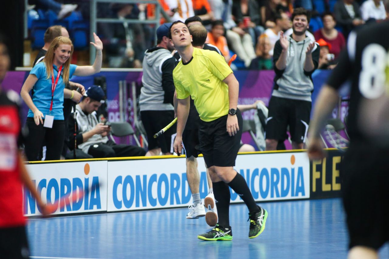 SWISS Arena (Kloten), 22.04.2017, Unihockey Damen Superfinal, UHC Dietlikon - piranha chur, Pausenspiel

(Severin Binkert, unihockey-fotos.ch)

Copyright: Severin Binkert, unihockey-fotos.ch – Dieses Bild wurde durch swiss unihockey lizenziert und darf ausschliesslich auf den Online-Kanälen von swiss unihockey verwendet werden. Die redaktionelle oder kommerzielle Nutzung durch Dritte (Medien, Vereine, Unternehmen oder Privatpersonen) per Download von diesem flickr-Account ist ausgeschlossen. Das Bild kann bei Interesse via unihockey-fotos.ch kostenpflichtig lizenziert werden. unihockey-fotos.ch behält sich vor, fehlbaren Medien, Vereinen, Unternehmen oder Privatpersonen Bilder mit einem Zuschlag in Rechnung zu stellen.