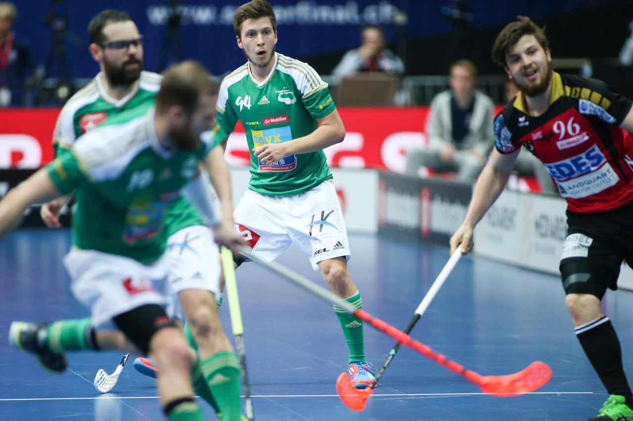 SWISS Arena (Kloten), 22.04.2017, Unihockey Herren Superfinal, SV Wiler-Ersigen - UHC Alligator Malans, Marco Louis (Nr. 94, SV Wiler-Ersigen)

(Severin Binkert, unihockey-fotos.ch)

Copyright: Severin Binkert, unihockey-fotos.ch – Dieses Bild wurde durch swiss unihockey lizenziert und darf ausschliesslich auf den Online-Kanälen von swiss unihockey verwendet werden. Die redaktionelle oder kommerzielle Nutzung durch Dritte (Medien, Vereine, Unternehmen oder Privatpersonen) per Download von diesem flickr-Account ist ausgeschlossen. Das Bild kann bei Interesse via unihockey-fotos.ch kostenpflichtig lizenziert werden. unihockey-fotos.ch behält sich vor, fehlbaren Medien, Vereinen, Unternehmen oder Privatpersonen Bilder mit einem Zuschlag in Rechnung zu stellen.