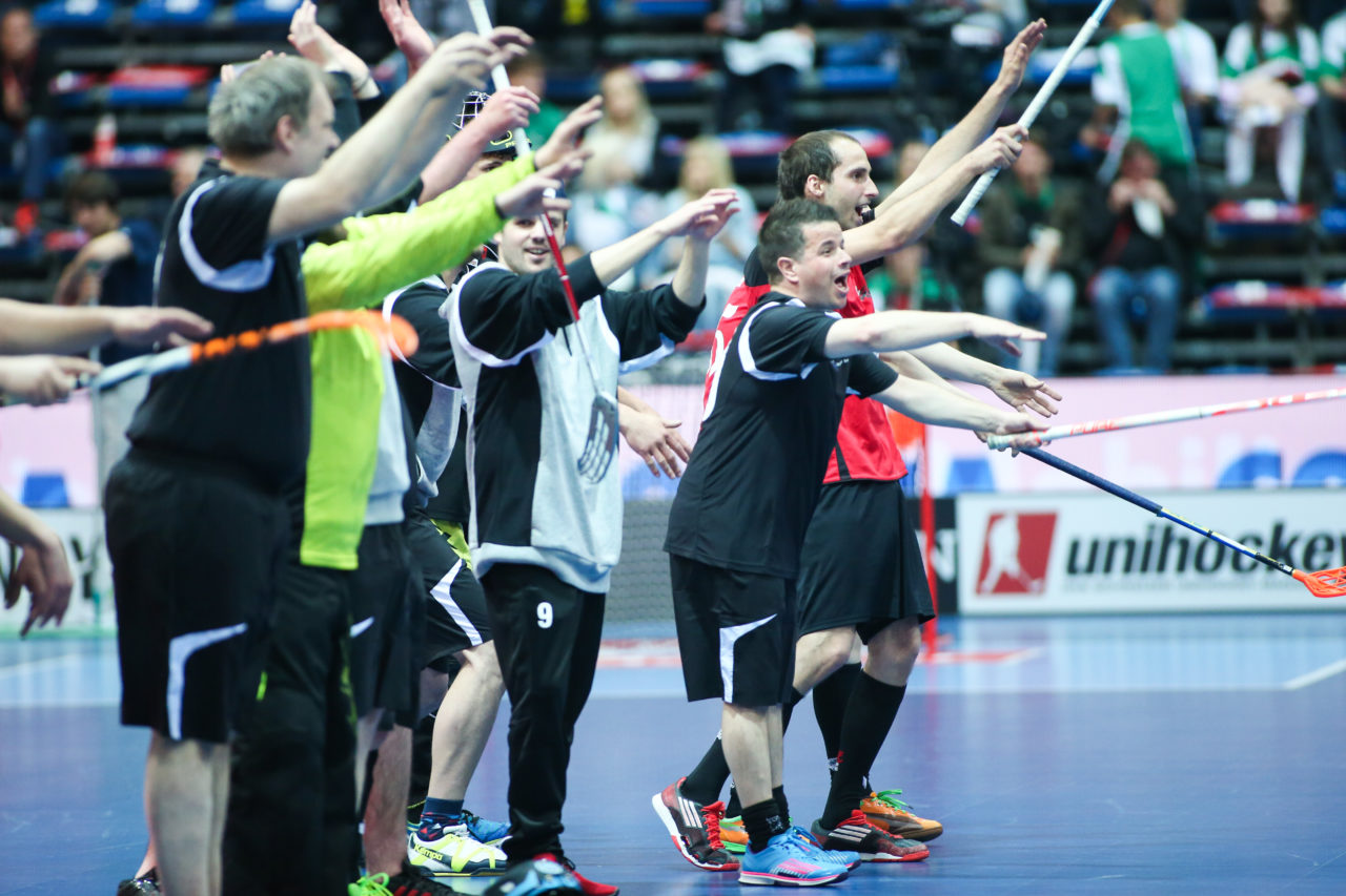 SWISS Arena (Kloten), 22.04.2017, Unihockey Damen Superfinal, UHC Dietlikon - piranha chur, Pausenspiel

(Severin Binkert, unihockey-fotos.ch)

Copyright: Severin Binkert, unihockey-fotos.ch – Dieses Bild wurde durch swiss unihockey lizenziert und darf ausschliesslich auf den Online-Kanälen von swiss unihockey verwendet werden. Die redaktionelle oder kommerzielle Nutzung durch Dritte (Medien, Vereine, Unternehmen oder Privatpersonen) per Download von diesem flickr-Account ist ausgeschlossen. Das Bild kann bei Interesse via unihockey-fotos.ch kostenpflichtig lizenziert werden. unihockey-fotos.ch behält sich vor, fehlbaren Medien, Vereinen, Unternehmen oder Privatpersonen Bilder mit einem Zuschlag in Rechnung zu stellen.