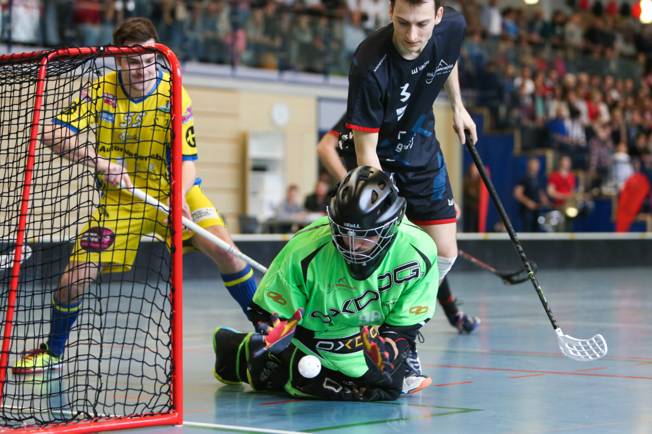 Kirchwiess (Egg), 02.04.2017, Unihockey Herren NLB/1.Liga, UHC Pfannenstiel Egg - UHT Schüpbach, Patrick Weber (Nr. 98, UHC Pfannenstiel Egg)

(Severin Binkert, unihockey-fotos.ch)

Copyright: Severin Binkert, unihockey-fotos.ch – Dieses Bild wurde durch swiss unihockey lizenziert und darf ausschliesslich auf den Online-Kanälen von swiss unihockey verwendet werden. Die redaktionelle oder kommerzielle Nutzung durch Dritte (Medien, Vereine, Unternehmen oder Privatpersonen) per Download von diesem flickr-Account ist ausgeschlossen. Das Bild kann bei Interesse via unihockey-fotos.ch kostenpflichtig lizenziert werden. unihockey-fotos.ch behält sich vor, fehlbaren Medien, Vereinen, Unternehmen oder Privatpersonen Bilder mit einem Zuschlag in Rechnung zu stellen.