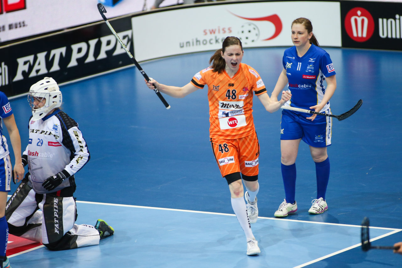SWISS Arena (Kloten), 22.04.2017, Unihockey Damen Superfinal, UHC Dietlikon - piranha chur, Priska Von Rickenbach (Nr. 48, piranha chur)

(Severin Binkert, unihockey-fotos.ch)

Copyright: Severin Binkert, unihockey-fotos.ch – Dieses Bild wurde durch swiss unihockey lizenziert und darf ausschliesslich auf den Online-Kanälen von swiss unihockey verwendet werden. Die redaktionelle oder kommerzielle Nutzung durch Dritte (Medien, Vereine, Unternehmen oder Privatpersonen) per Download von diesem flickr-Account ist ausgeschlossen. Das Bild kann bei Interesse via unihockey-fotos.ch kostenpflichtig lizenziert werden. unihockey-fotos.ch behält sich vor, fehlbaren Medien, Vereinen, Unternehmen oder Privatpersonen Bilder mit einem Zuschlag in Rechnung zu stellen.