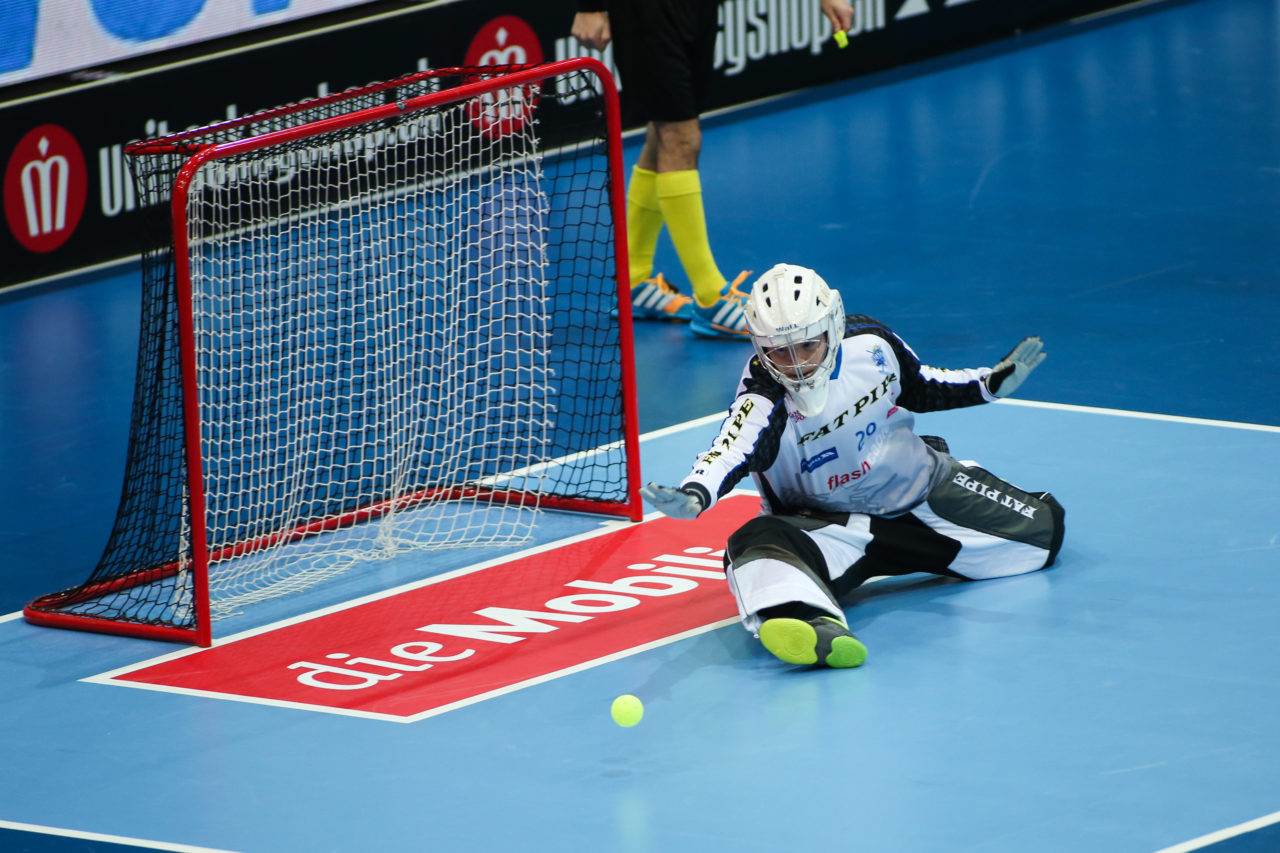 SWISS Arena (Kloten), 22.04.2017, Unihockey Damen Superfinal, UHC Dietlikon - piranha chur, Monika Schmid (Nr. 29, UHC Dietlikon)

(Severin Binkert, unihockey-fotos.ch)

Copyright: Severin Binkert, unihockey-fotos.ch – Dieses Bild wurde durch swiss unihockey lizenziert und darf ausschliesslich auf den Online-Kanälen von swiss unihockey verwendet werden. Die redaktionelle oder kommerzielle Nutzung durch Dritte (Medien, Vereine, Unternehmen oder Privatpersonen) per Download von diesem flickr-Account ist ausgeschlossen. Das Bild kann bei Interesse via unihockey-fotos.ch kostenpflichtig lizenziert werden. unihockey-fotos.ch behält sich vor, fehlbaren Medien, Vereinen, Unternehmen oder Privatpersonen Bilder mit einem Zuschlag in Rechnung zu stellen.