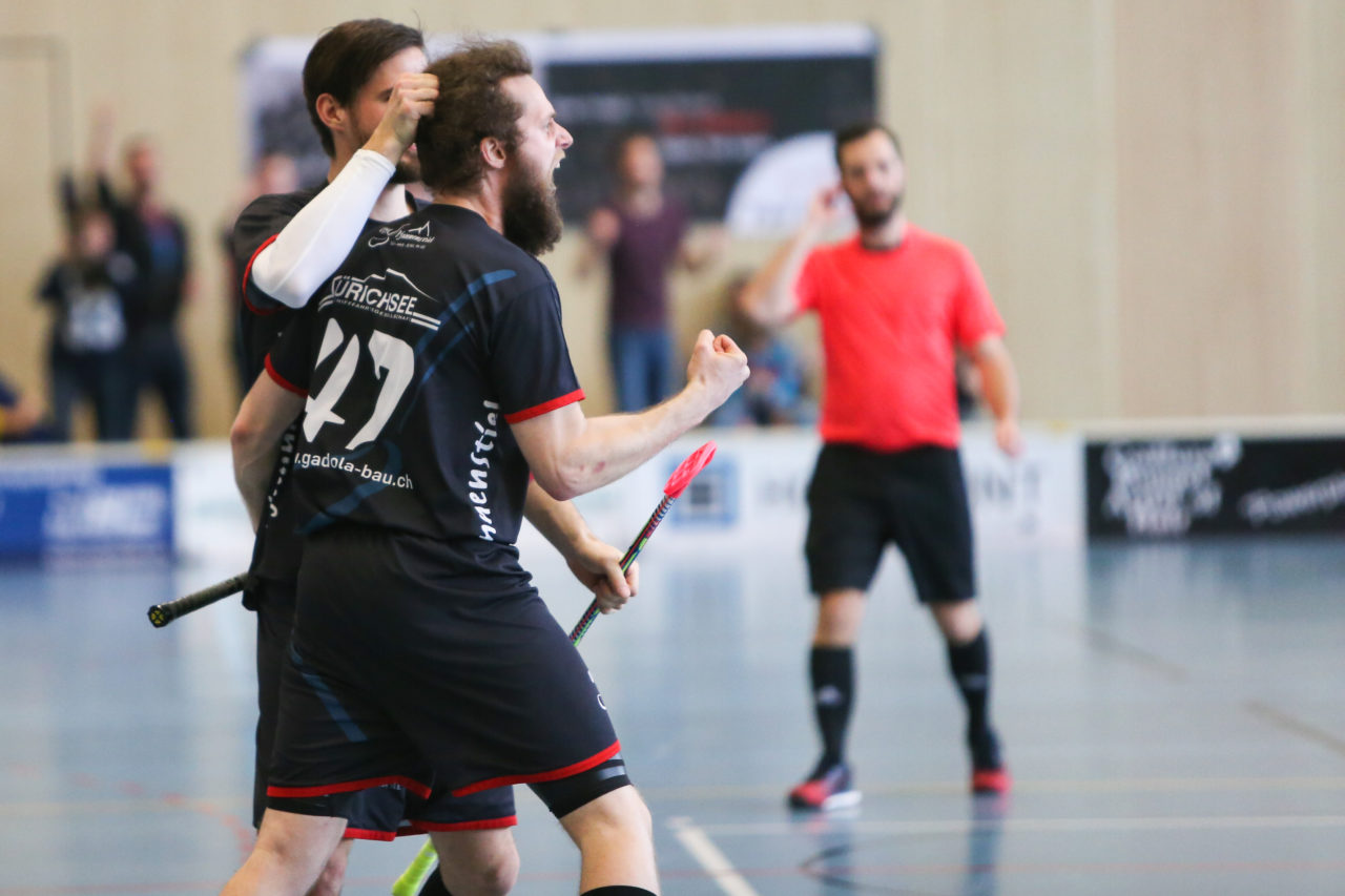 Kirchwiess (Egg), 02.04.2017, Unihockey Herren NLB/1.Liga, UHC Pfannenstiel Egg - UHT Schüpbach, Fabian Studer (Nr. 47, UHC Pfannenstiel Egg)

(Severin Binkert, unihockey-fotos.ch)

Copyright: Severin Binkert, unihockey-fotos.ch – Dieses Bild wurde durch swiss unihockey lizenziert und darf ausschliesslich auf den Online-Kanälen von swiss unihockey verwendet werden. Die redaktionelle oder kommerzielle Nutzung durch Dritte (Medien, Vereine, Unternehmen oder Privatpersonen) per Download von diesem flickr-Account ist ausgeschlossen. Das Bild kann bei Interesse via unihockey-fotos.ch kostenpflichtig lizenziert werden. unihockey-fotos.ch behält sich vor, fehlbaren Medien, Vereinen, Unternehmen oder Privatpersonen Bilder mit einem Zuschlag in Rechnung zu stellen.