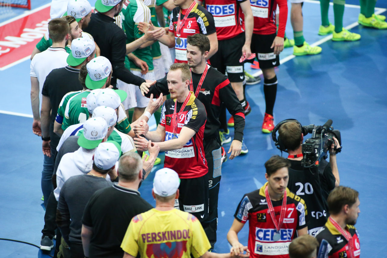SWISS Arena (Kloten), 22.04.2017, Unihockey Herren Superfinal, SV Wiler-Ersigen - UHC Alligator Malans, David Koller (Nr. 91, UHC Alligator Malans)

(Severin Binkert, unihockey-fotos.ch)

Copyright: Severin Binkert, unihockey-fotos.ch – Dieses Bild wurde durch swiss unihockey lizenziert und darf ausschliesslich auf den Online-Kanälen von swiss unihockey verwendet werden. Die redaktionelle oder kommerzielle Nutzung durch Dritte (Medien, Vereine, Unternehmen oder Privatpersonen) per Download von diesem flickr-Account ist ausgeschlossen. Das Bild kann bei Interesse via unihockey-fotos.ch kostenpflichtig lizenziert werden. unihockey-fotos.ch behält sich vor, fehlbaren Medien, Vereinen, Unternehmen oder Privatpersonen Bilder mit einem Zuschlag in Rechnung zu stellen.