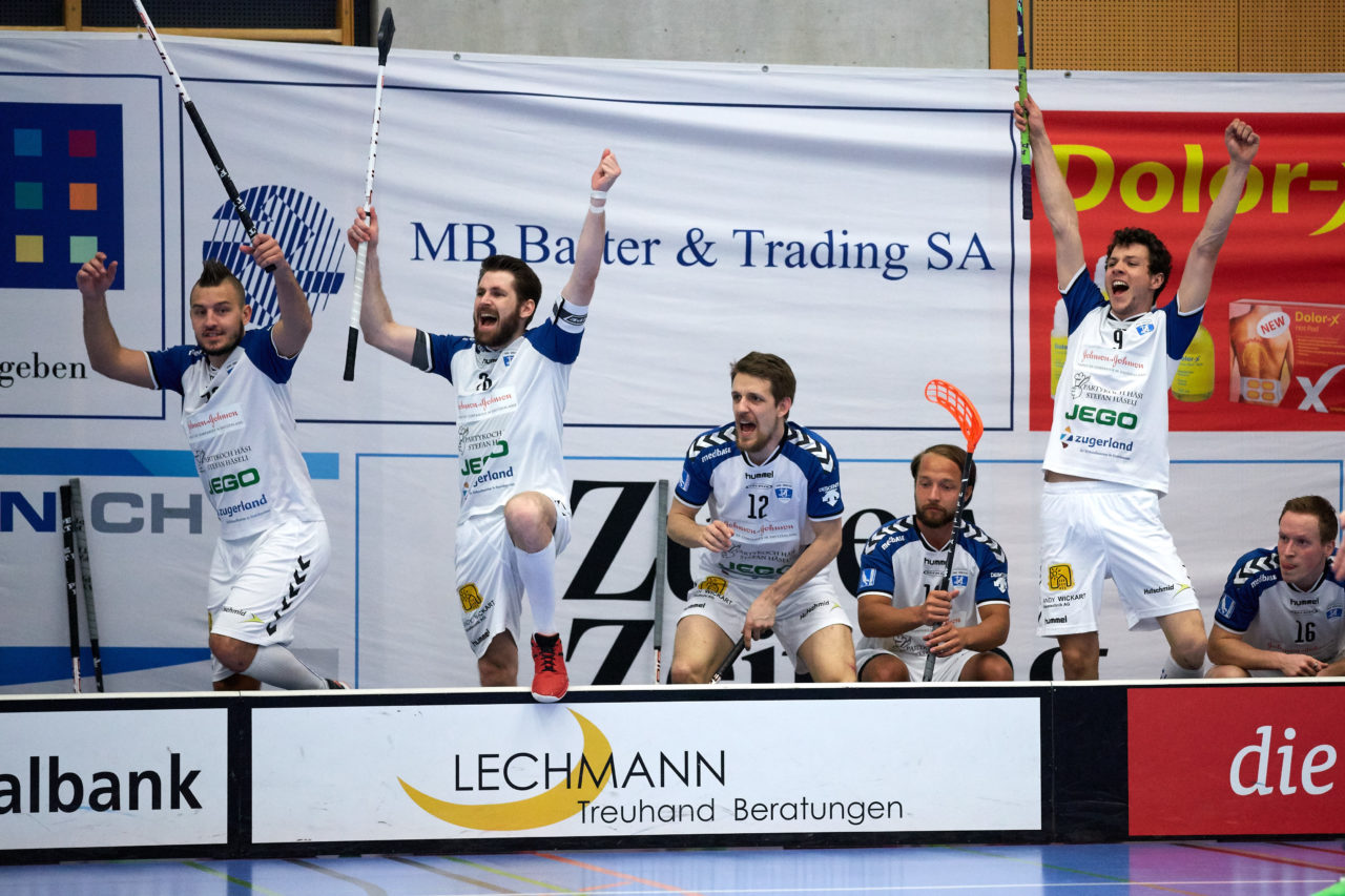 Zug United Herren NLB Aufstiegsspiele NLB/NLA   
Zug United - UHC Grünenmatt Sumiswald Resultat 9 : 3 
am 1. April 2017 in der Sporthalle Schönenbühl in Unterägeri 
Bild: Michael Peter