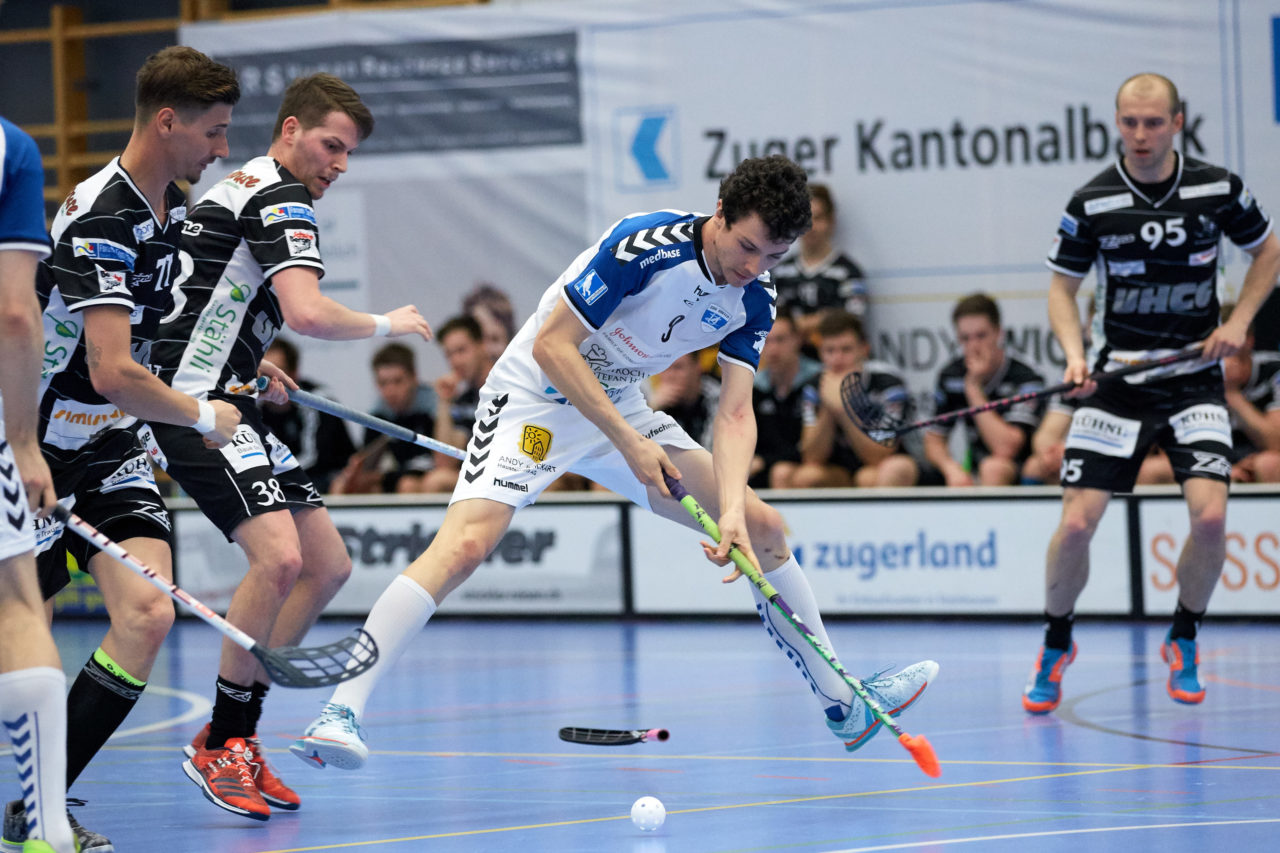 Zug United Herren NLB Aufstiegsspiele NLB/NLA   
Zug United - UHC Grünenmatt Sumiswald Resultat 9 : 3 
am 1. April 2017 in der Sporthalle Schönenbühl in Unterägeri 
Bild: Michael Peter