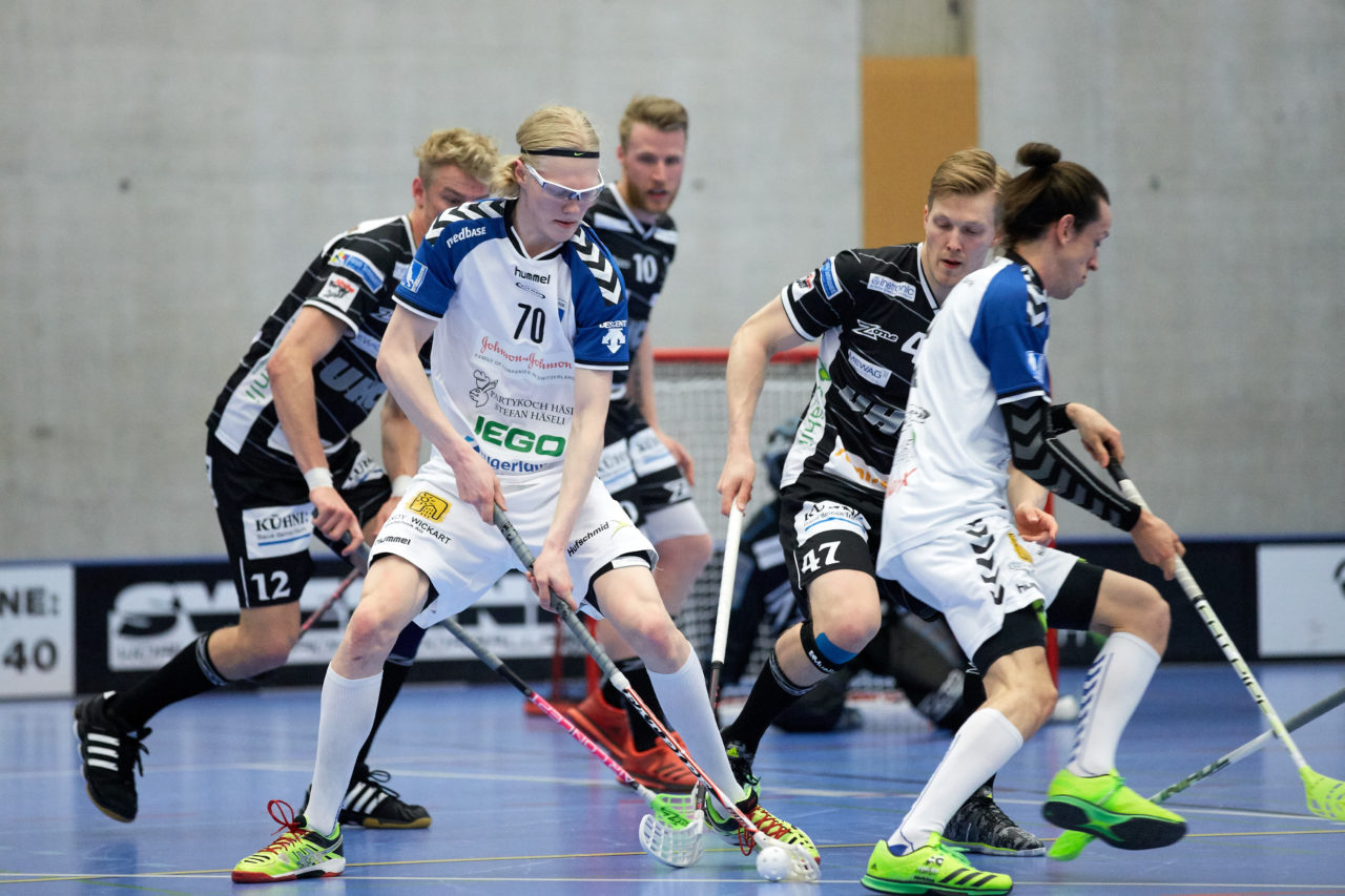 Zug United Herren NLB Aufstiegsspiele NLB/NLA   
Zug United - UHC Grünenmatt Sumiswald Resultat 9 : 3 
am 1. April 2017 in der Sporthalle Schönenbühl in Unterägeri 
Bild: Michael Peter