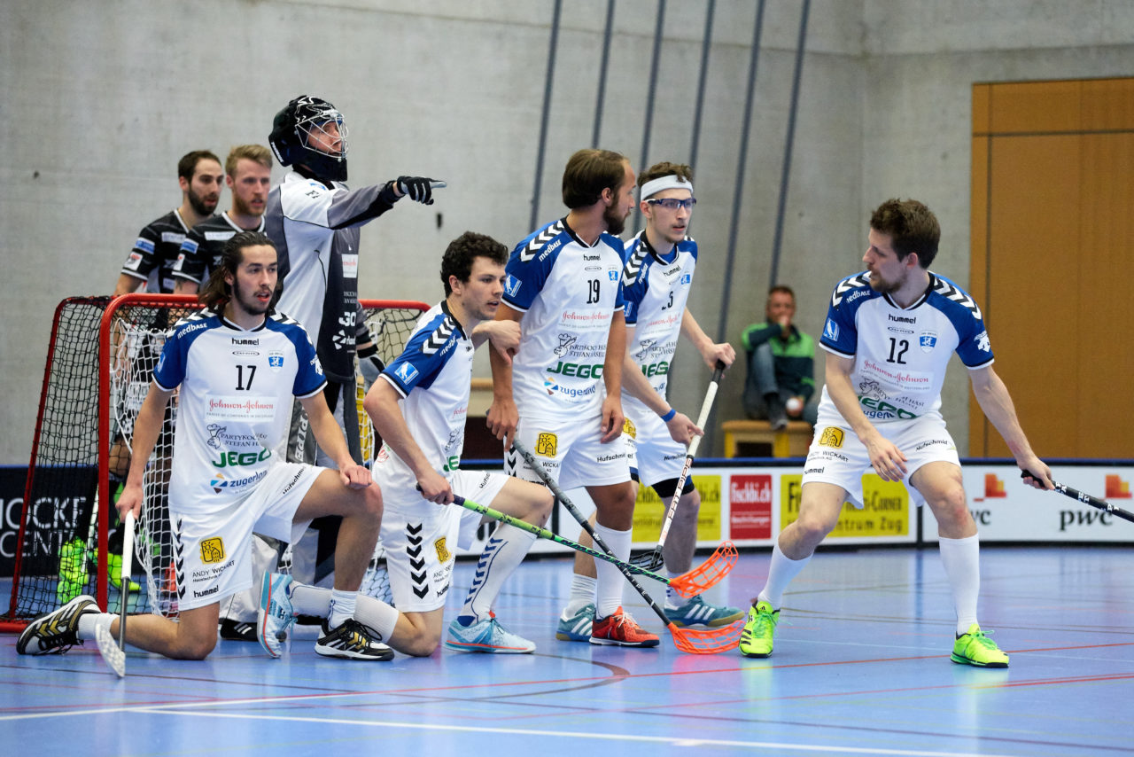 Zug United Herren NLB Aufstiegsspiele NLB/NLA   
Zug United - UHC Grünenmatt Sumiswald Resultat 9 : 3 
am 1. April 2017 in der Sporthalle Schönenbühl in Unterägeri 
Bild: Michael Peter
