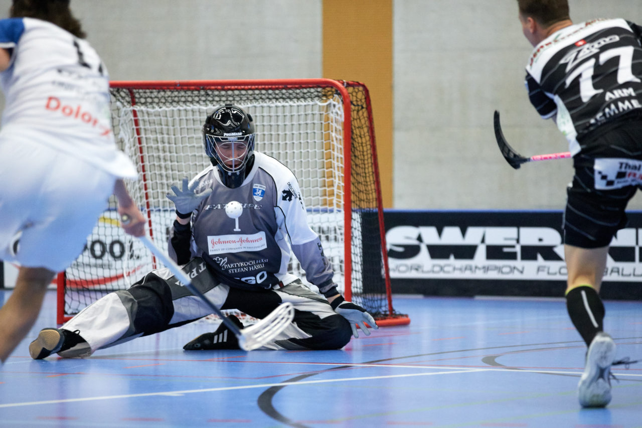 Zug United Herren NLB Aufstiegsspiele NLB/NLA   
Zug United - UHC Grünenmatt Sumiswald Resultat 9 : 3 
am 1. April 2017 in der Sporthalle Schönenbühl in Unterägeri 
Bild: Michael Peter
