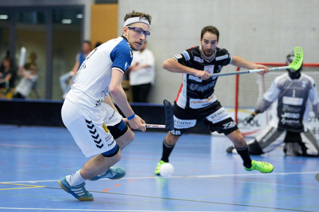 Zug United Herren NLB Aufstiegsspiele NLB/NLA   
Zug United - UHC Grünenmatt Sumiswald Resultat 9 : 3 
am 1. April 2017 in der Sporthalle Schönenbühl in Unterägeri 
Bild: Michael Peter